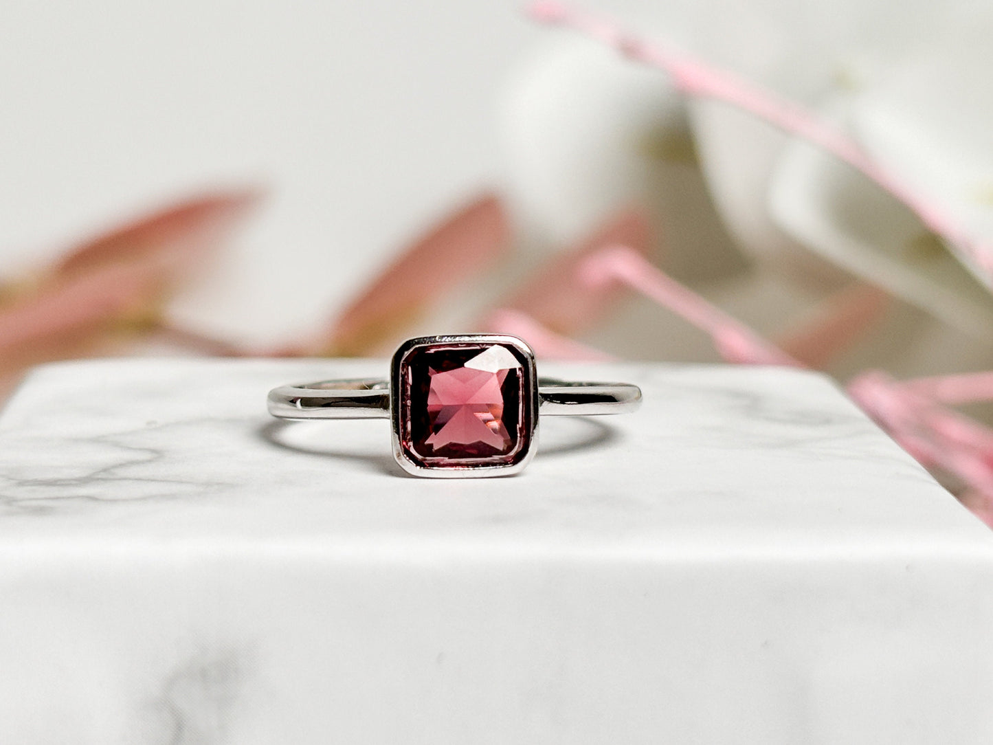 Elegant red garnet silver ring 925 - gemstone ring - timeless jewelry - high-quality 925 silver - gift idea