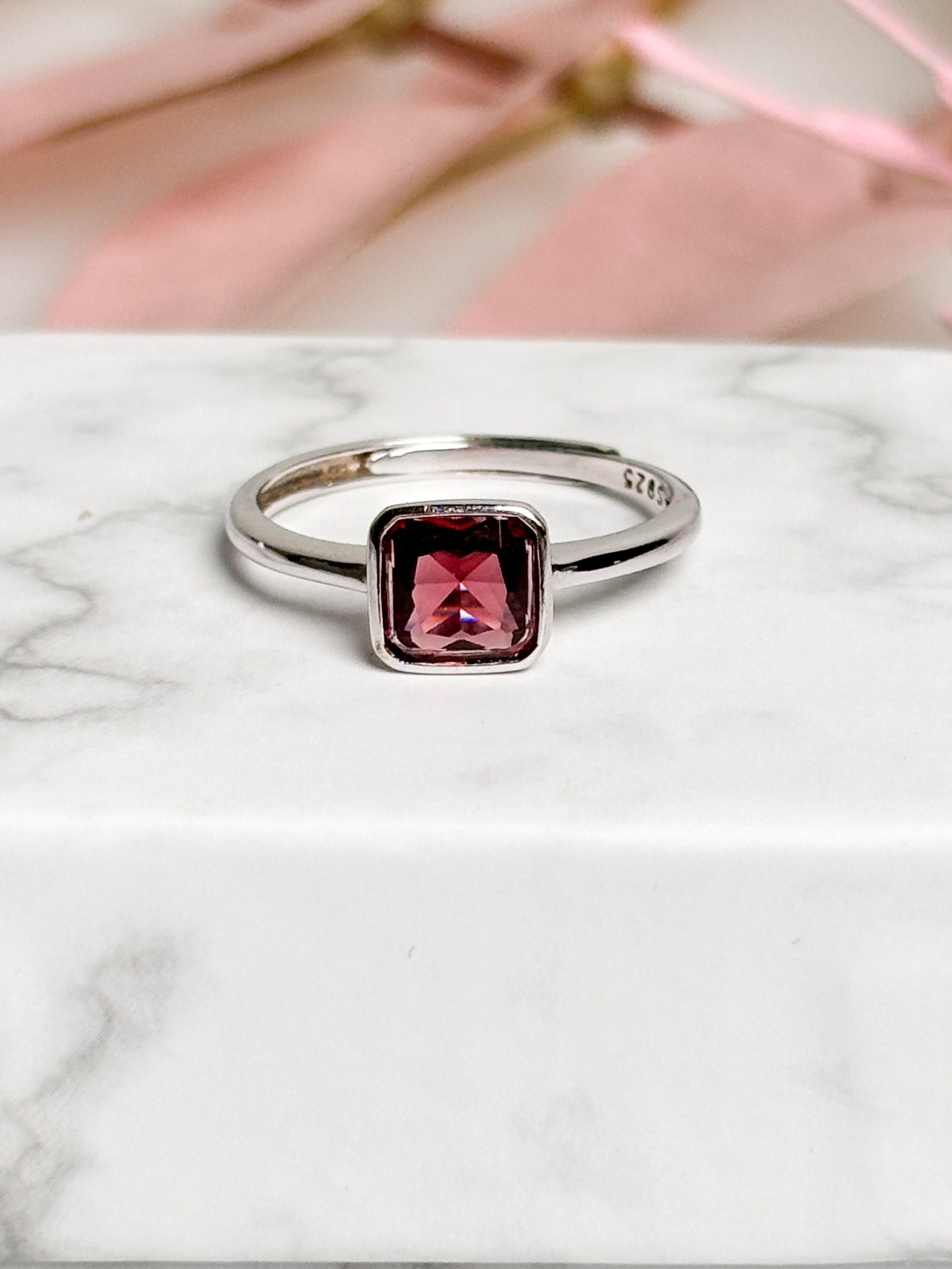 Elegant red garnet silver ring 925 - gemstone ring - timeless jewelry - high-quality 925 silver - gift idea