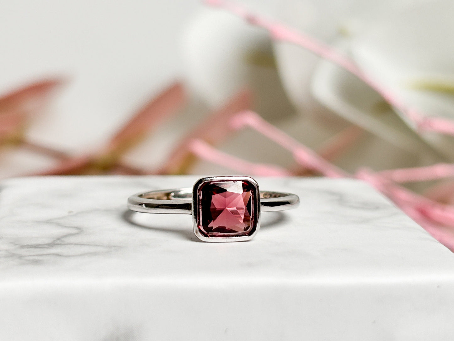 Elegant red garnet silver ring 925 - gemstone ring - timeless jewelry - high-quality 925 silver - gift idea