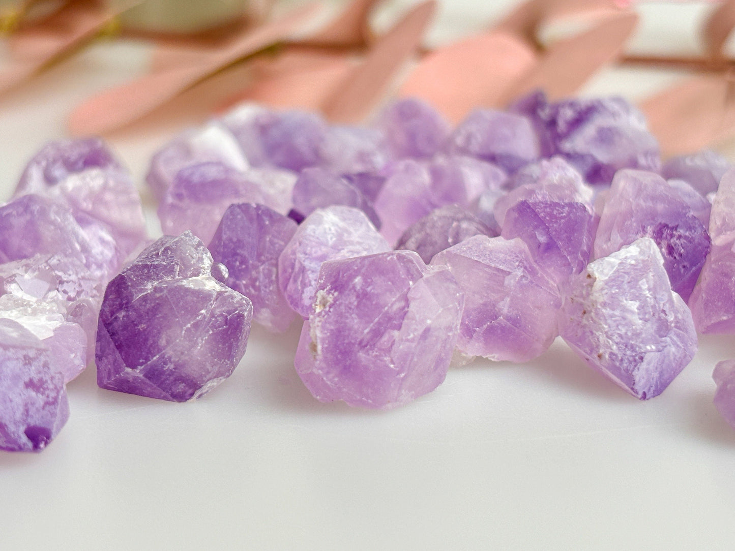 Amethyst rough stone chips small – Perfect for water energization & decoration – Energetic healing stones for the home