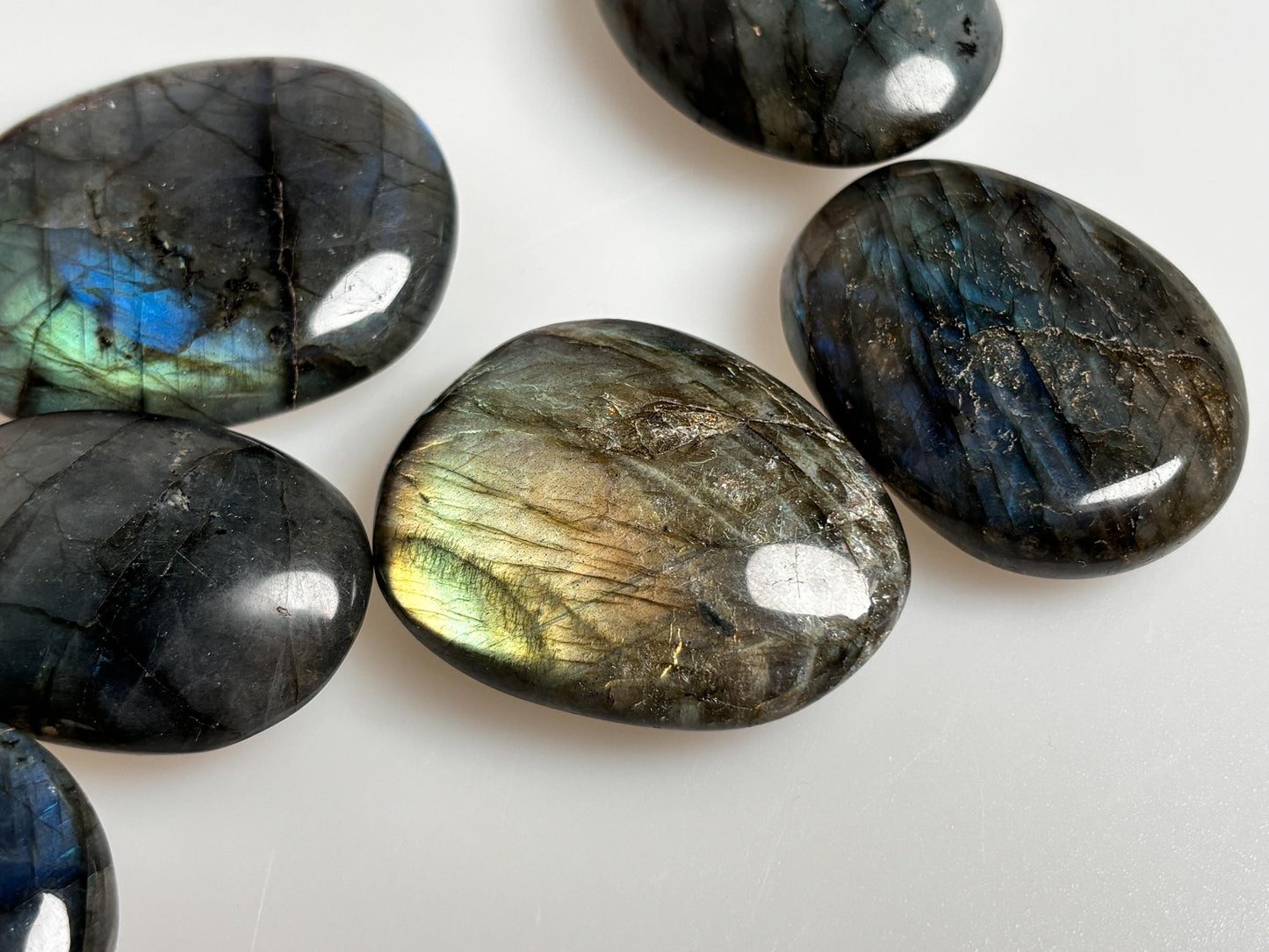 Pocket stone Labradorite with great flash, lucky charm, palmstone, gemstone, unique