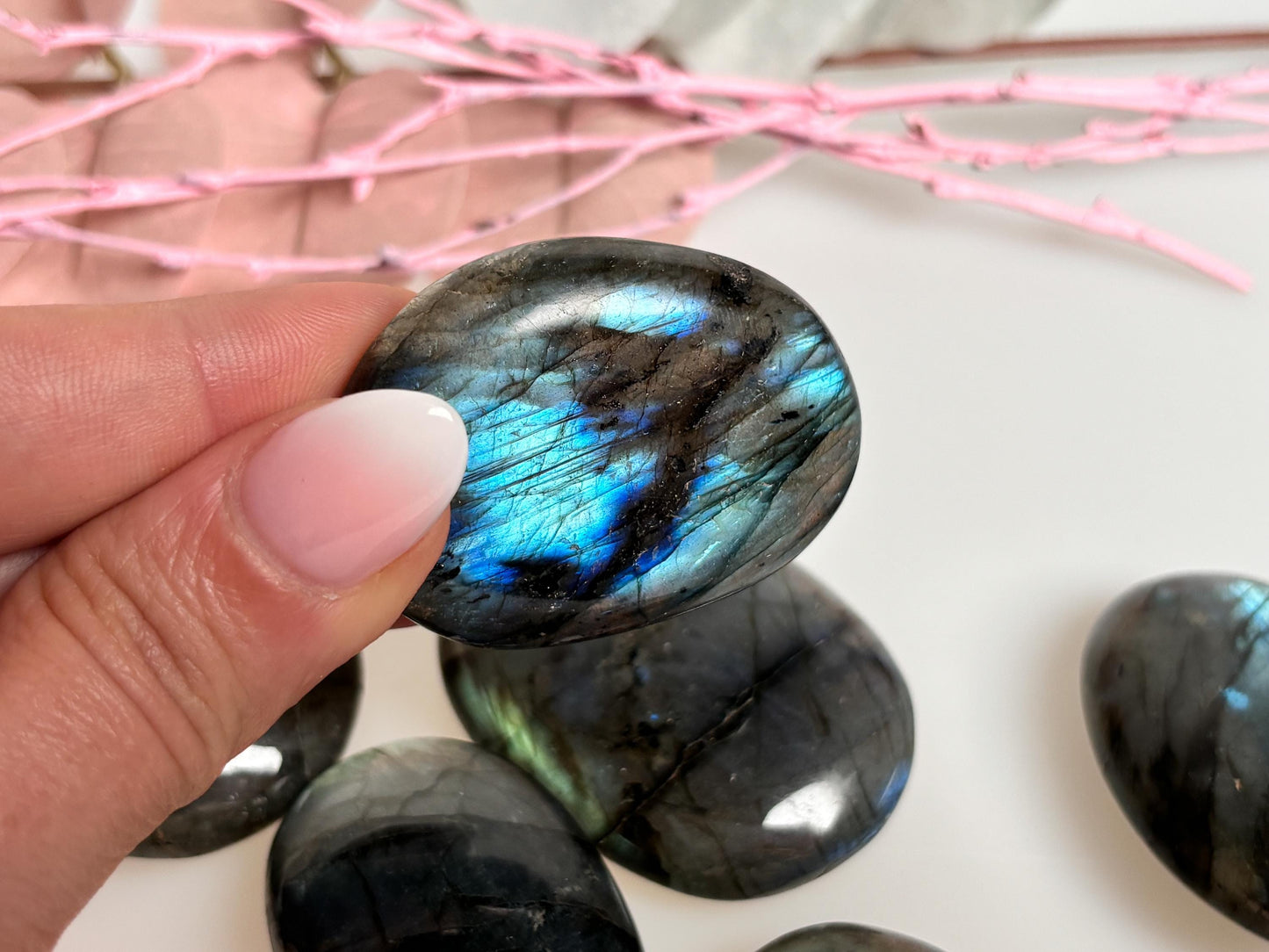 Pocket stone Labradorite with great flash, lucky charm, palmstone, gemstone, unique