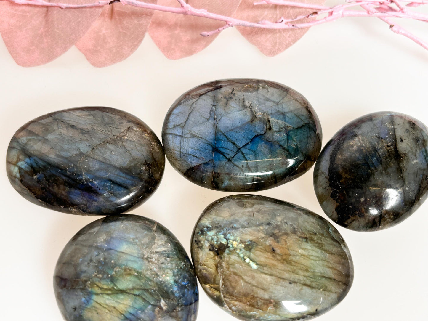 Pocket stone Labradorite with great flash, lucky charm, palmstone, gemstone, unique