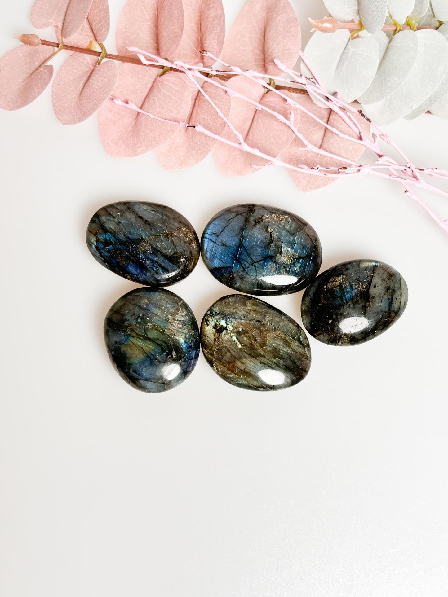 Pocket stone Labradorite with great flash, lucky charm, palmstone, gemstone, unique