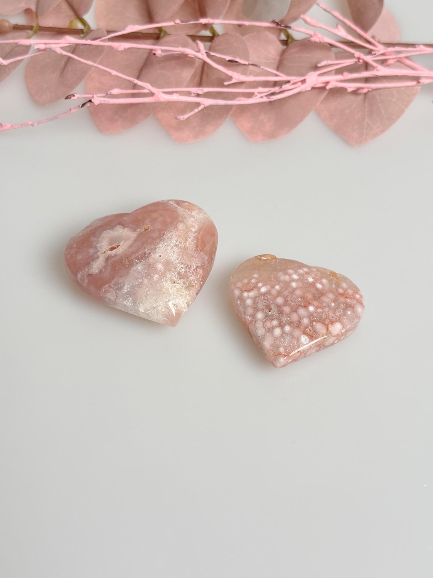 Pink Amethyst Herzen mit Drusen – Wunderschöne Deko aus Kristall – Perfekt für spirituelle Räume und Geschenke