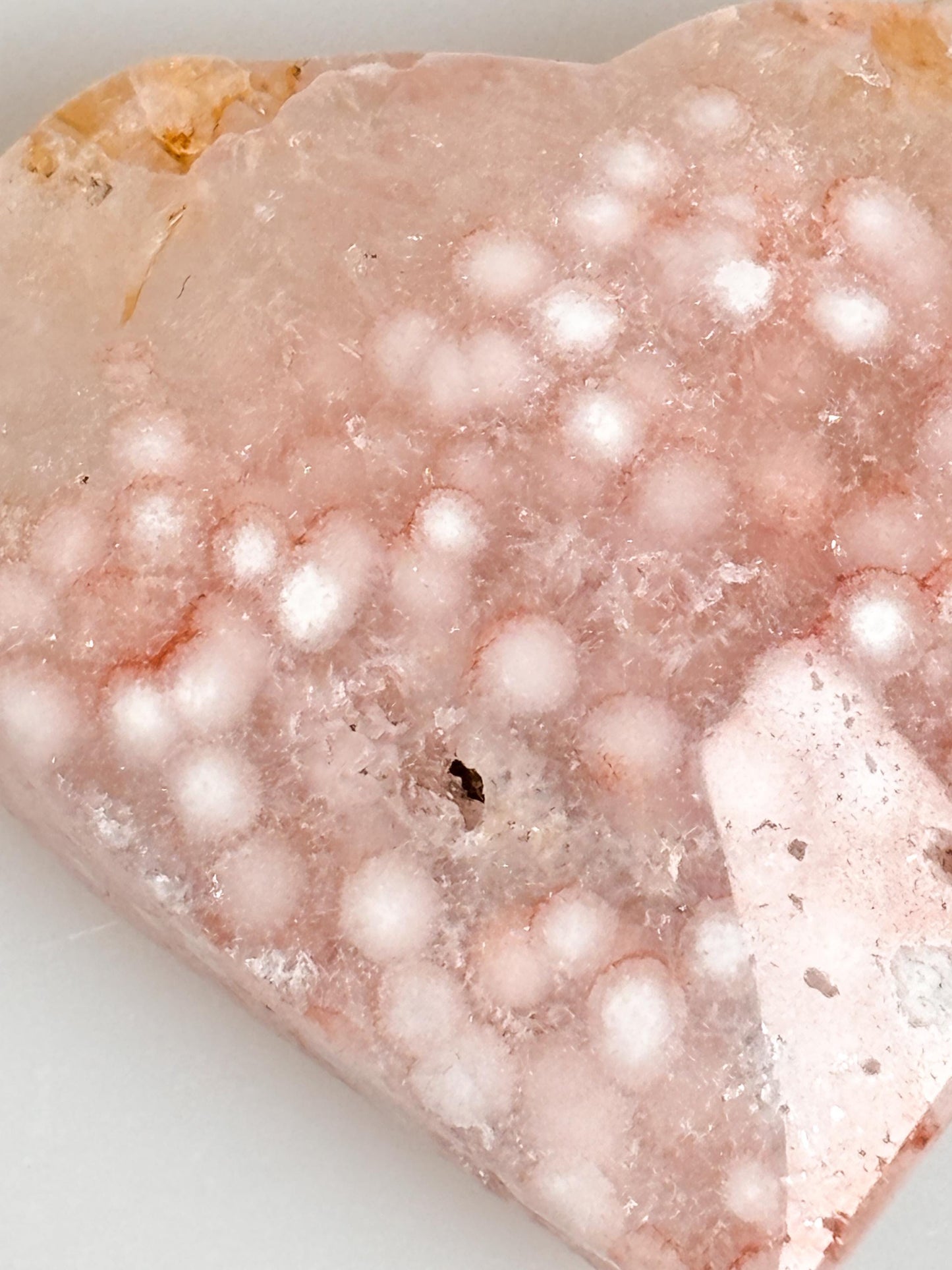 Pink Amethyst Herzen mit Drusen – Wunderschöne Deko aus Kristall – Perfekt für spirituelle Räume und Geschenke