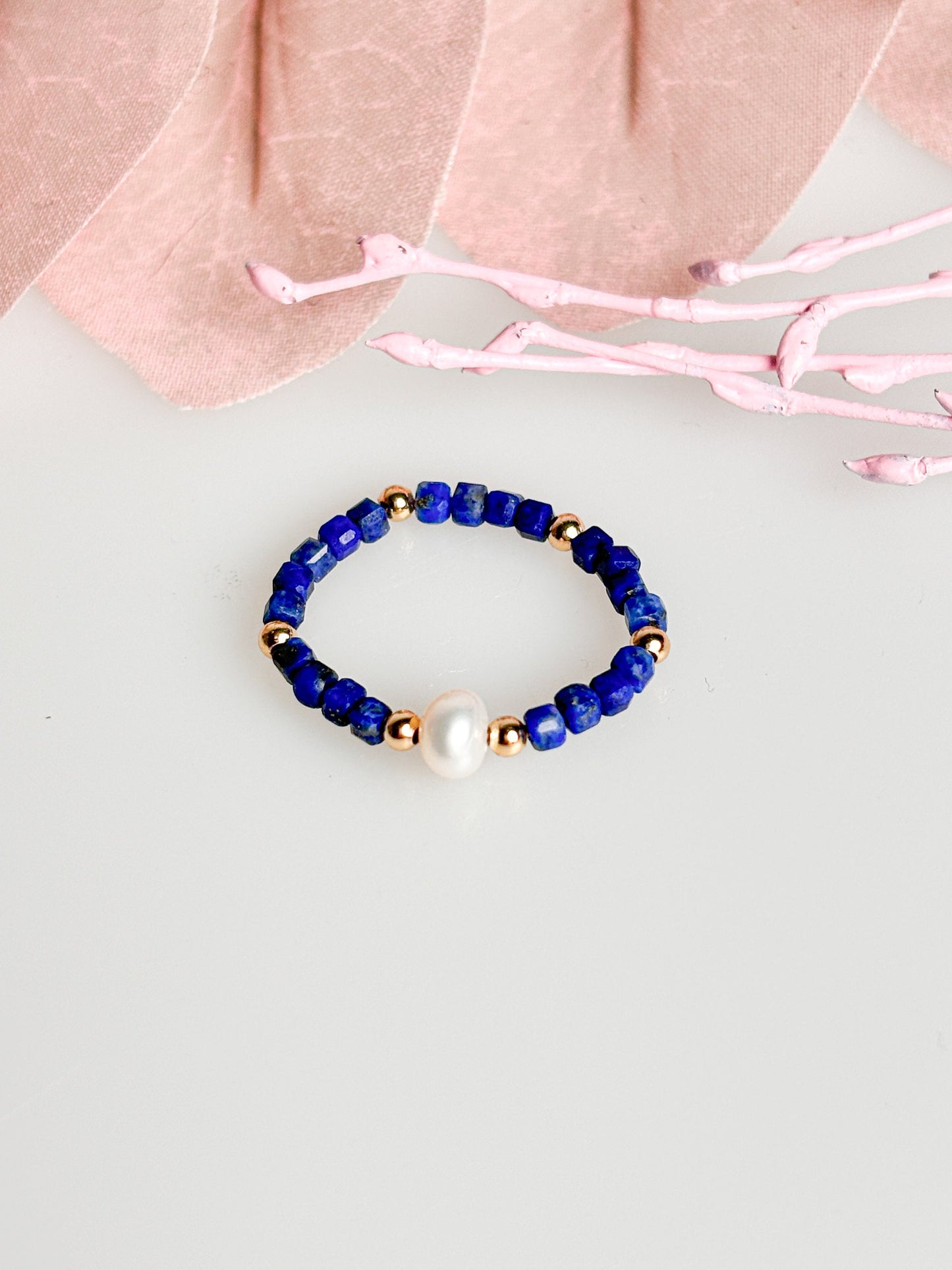 Elastic ring with faceted lapis lazuli cubes and high-quality freshwater pearl. Elegant & high-quality. Perfect gift.