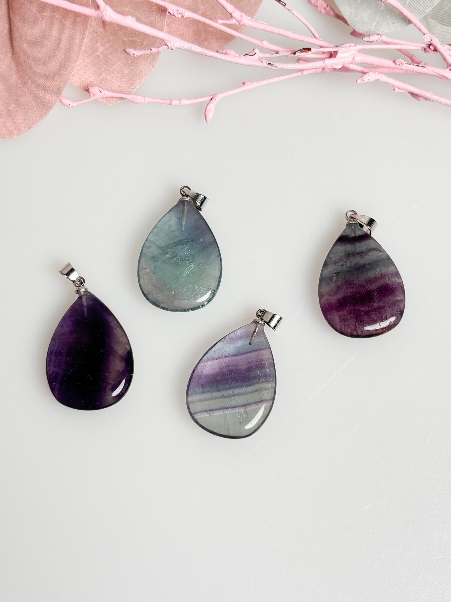 Regenbogenfluorit Tropfen Kettenanhänger – Natürlicher Fluorit Schmuck, Einzigartiges Design