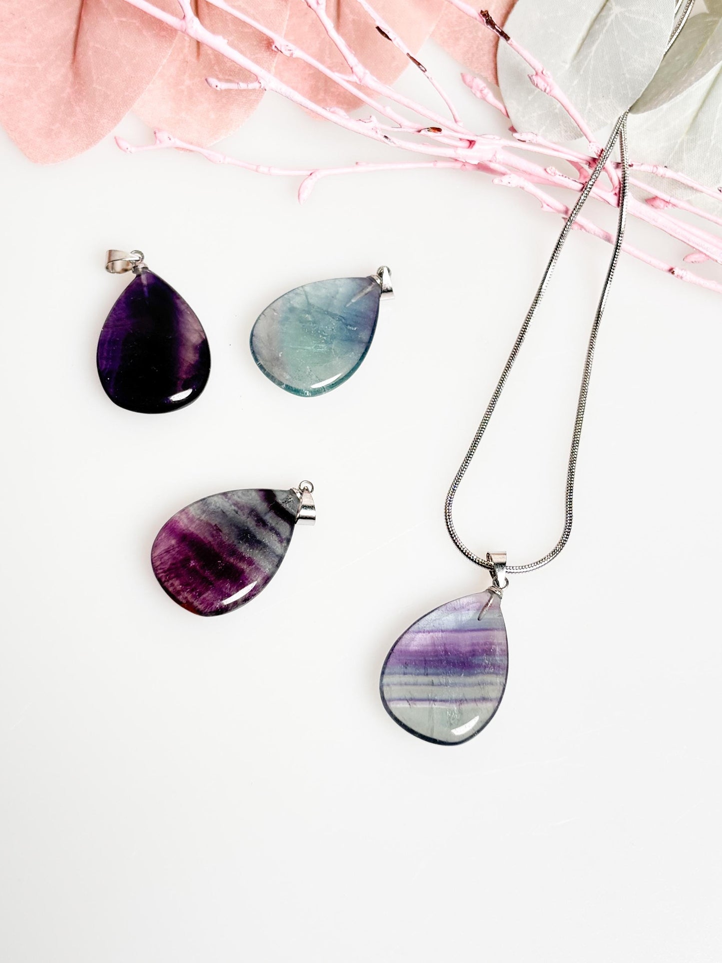 Regenbogenfluorit Tropfen Kettenanhänger – Natürlicher Fluorit Schmuck, Einzigartiges Design