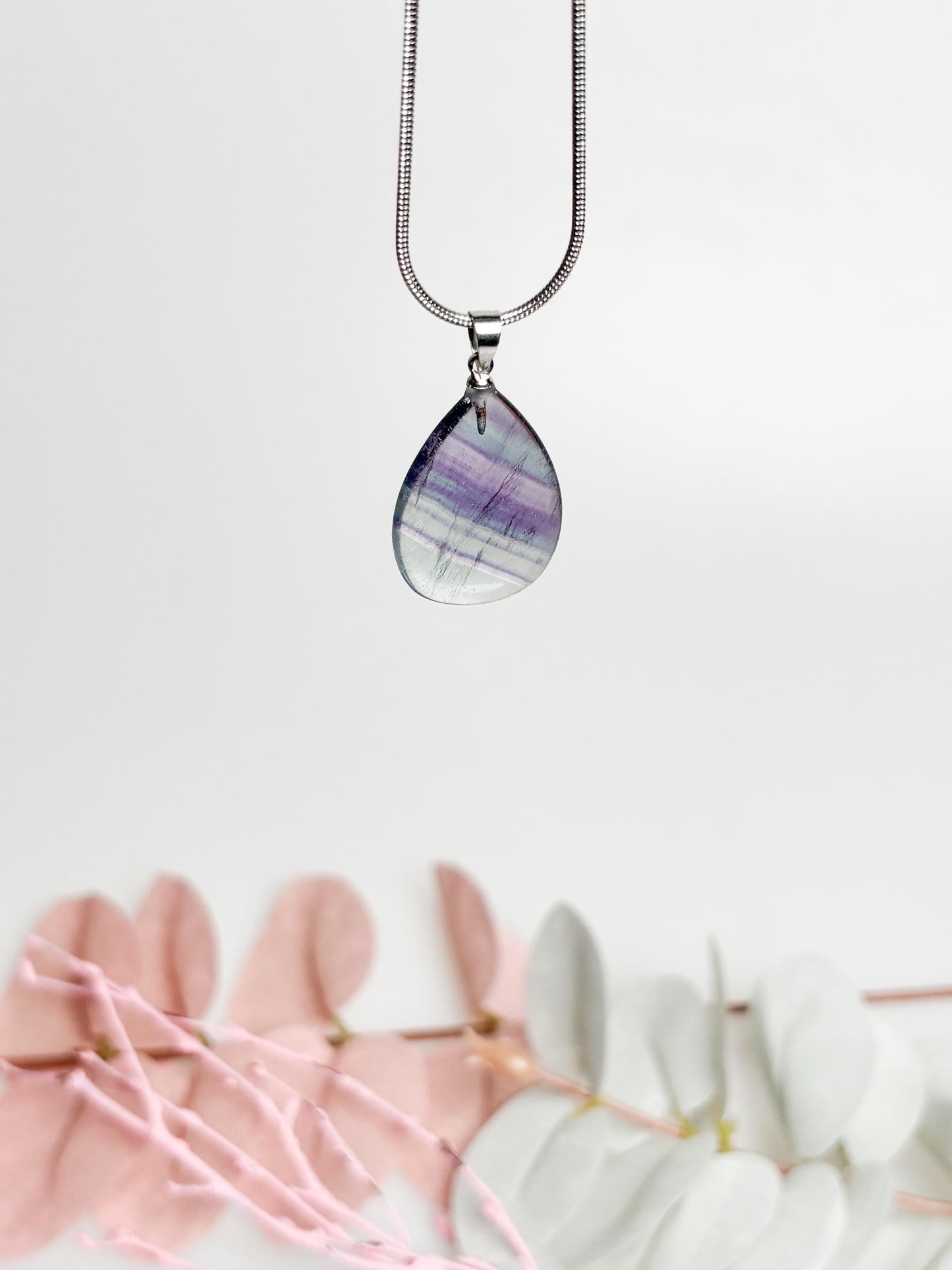 Regenbogenfluorit Tropfen Kettenanhänger – Natürlicher Fluorit Schmuck, Einzigartiges Design