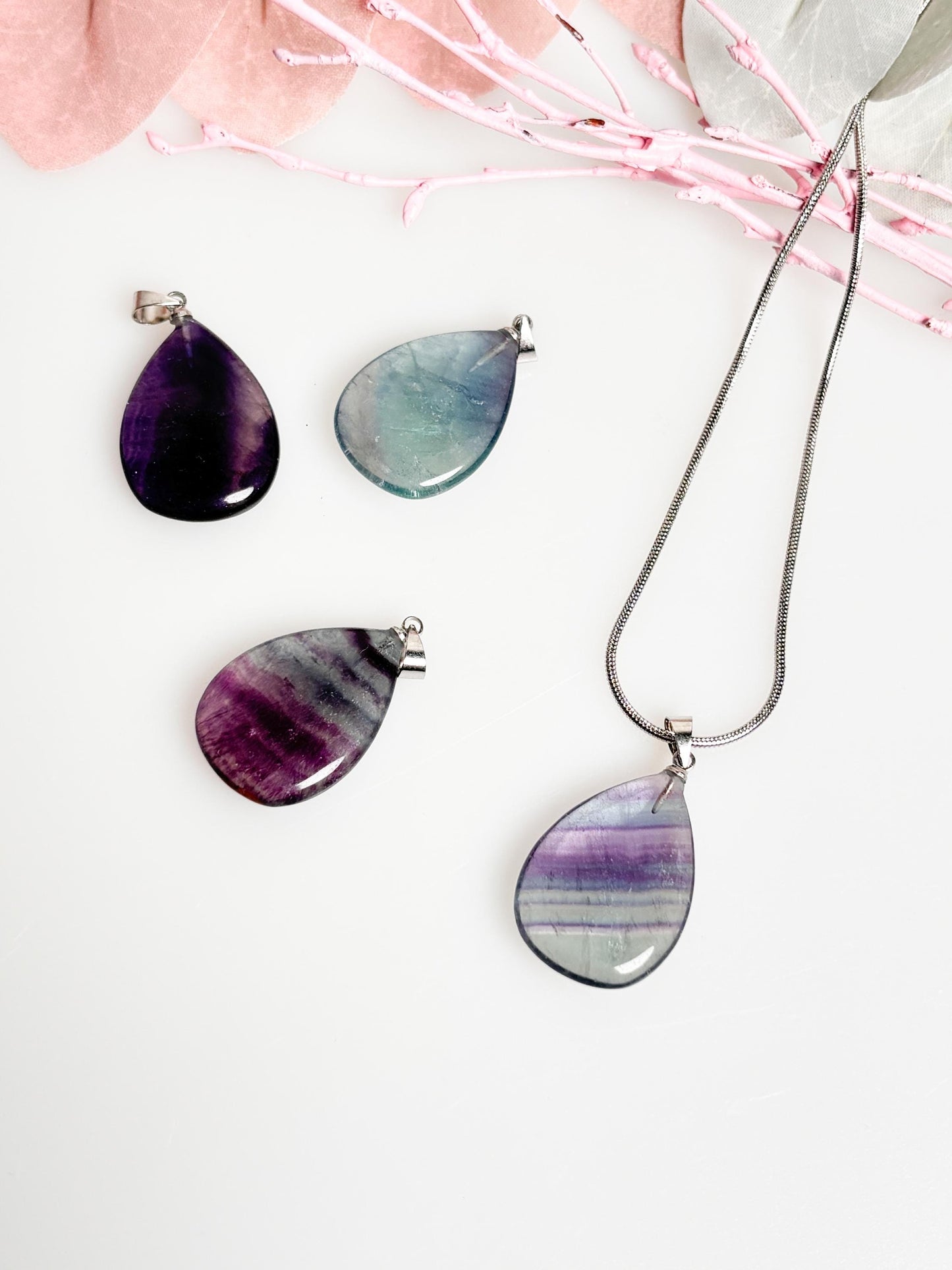 Regenbogenfluorit Tropfen Kettenanhänger – Natürlicher Fluorit Schmuck, Einzigartiges Design