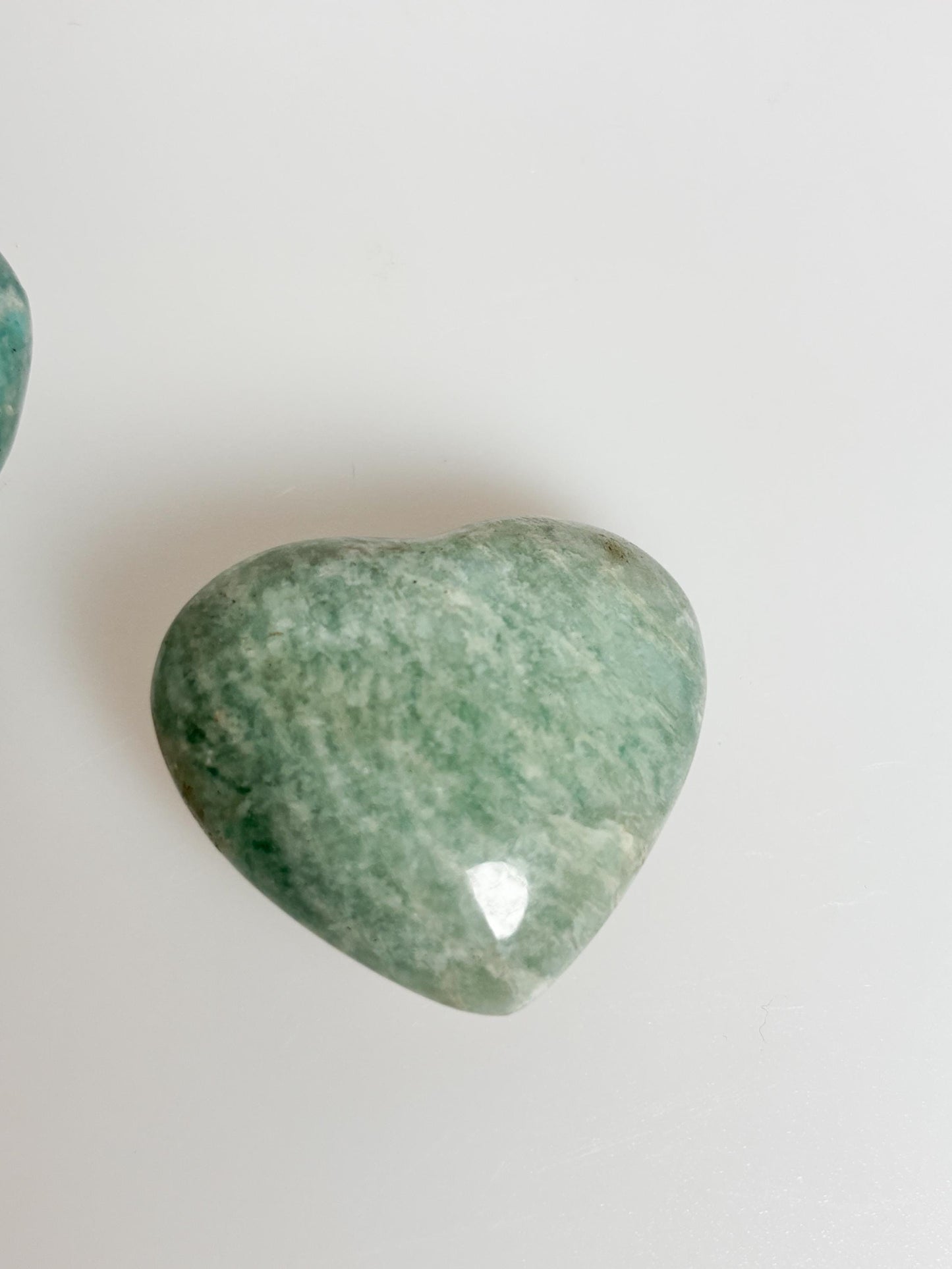 Schöne Amazonit Herzen, ca. 3,7 cm groß – Dekorative Kristall Herzen für Spirituelle Praxis, Meditation und Heimdekoration