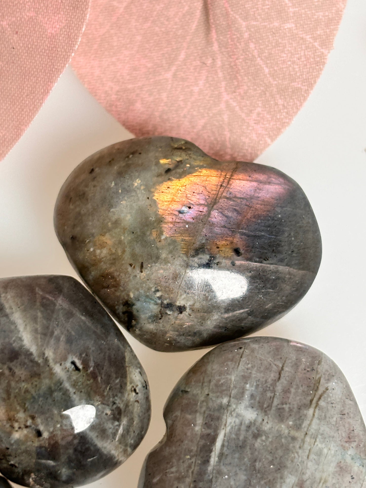 Premium labradorite hearts with impressive flash: also available in pink and purple, three sizes