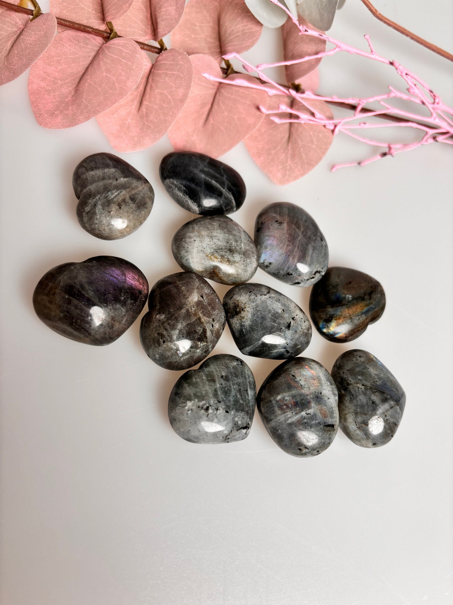 Premium labradorite hearts with impressive flash: also available in pink and purple, three sizes