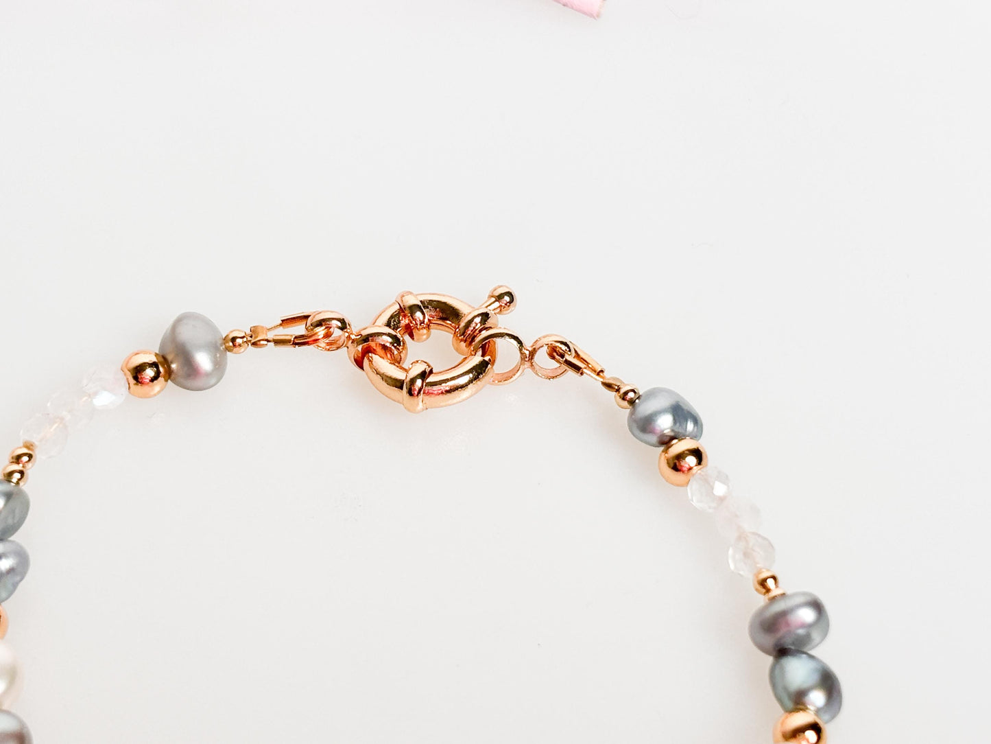 Boho pearl bracelet with real freshwater pearls, rose quartz & moonstone - Elegant jewelry for your spiritual well-being