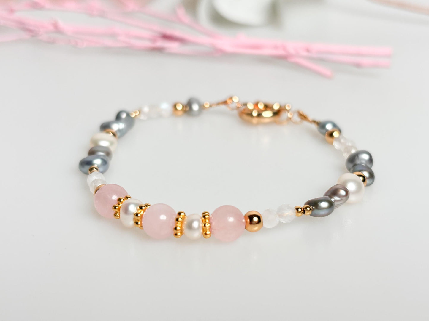 Boho pearl bracelet with real freshwater pearls, rose quartz & moonstone - Elegant jewelry for your spiritual well-being