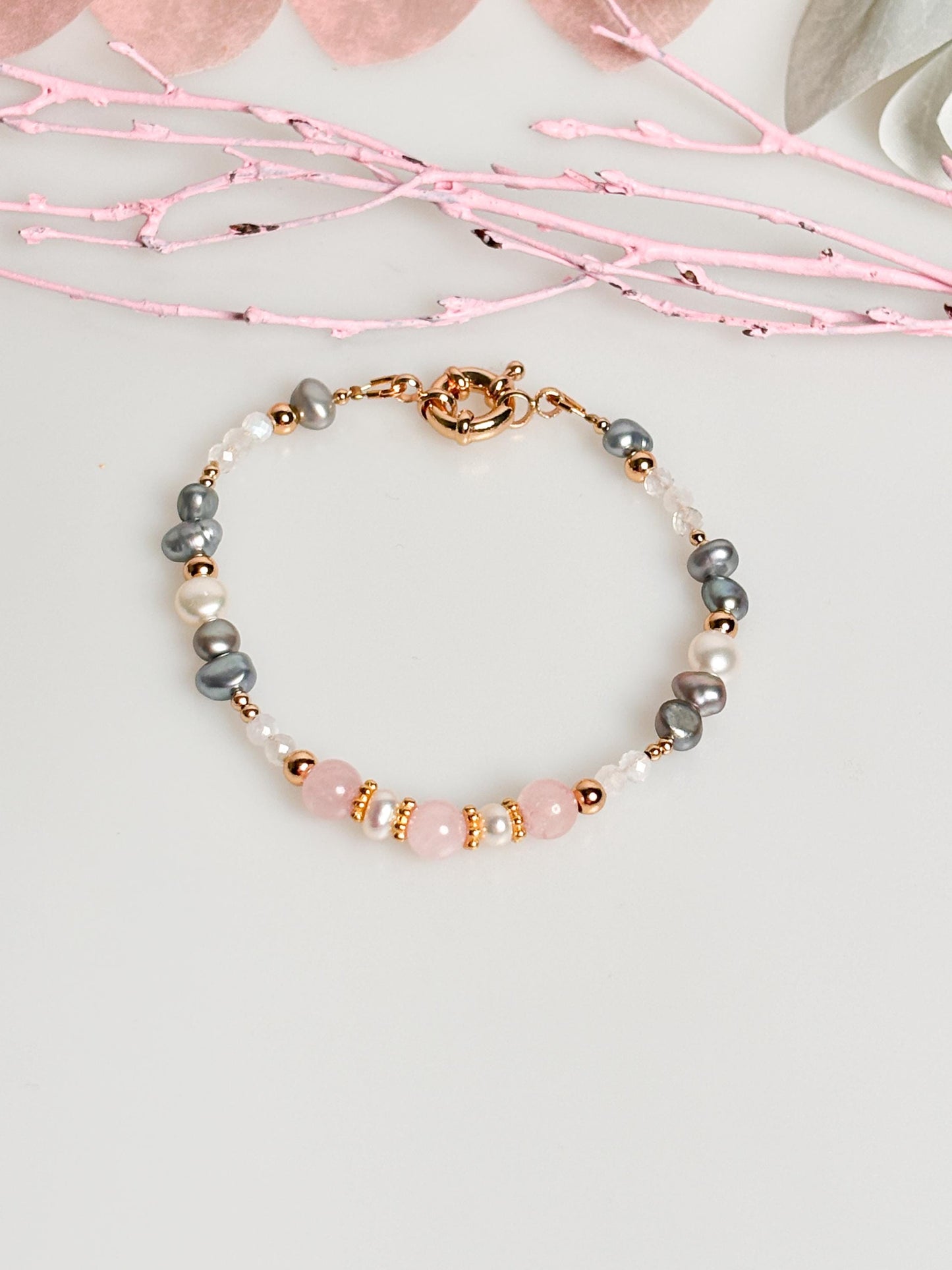 Boho pearl bracelet with real freshwater pearls, rose quartz & moonstone - Elegant jewelry for your spiritual well-being