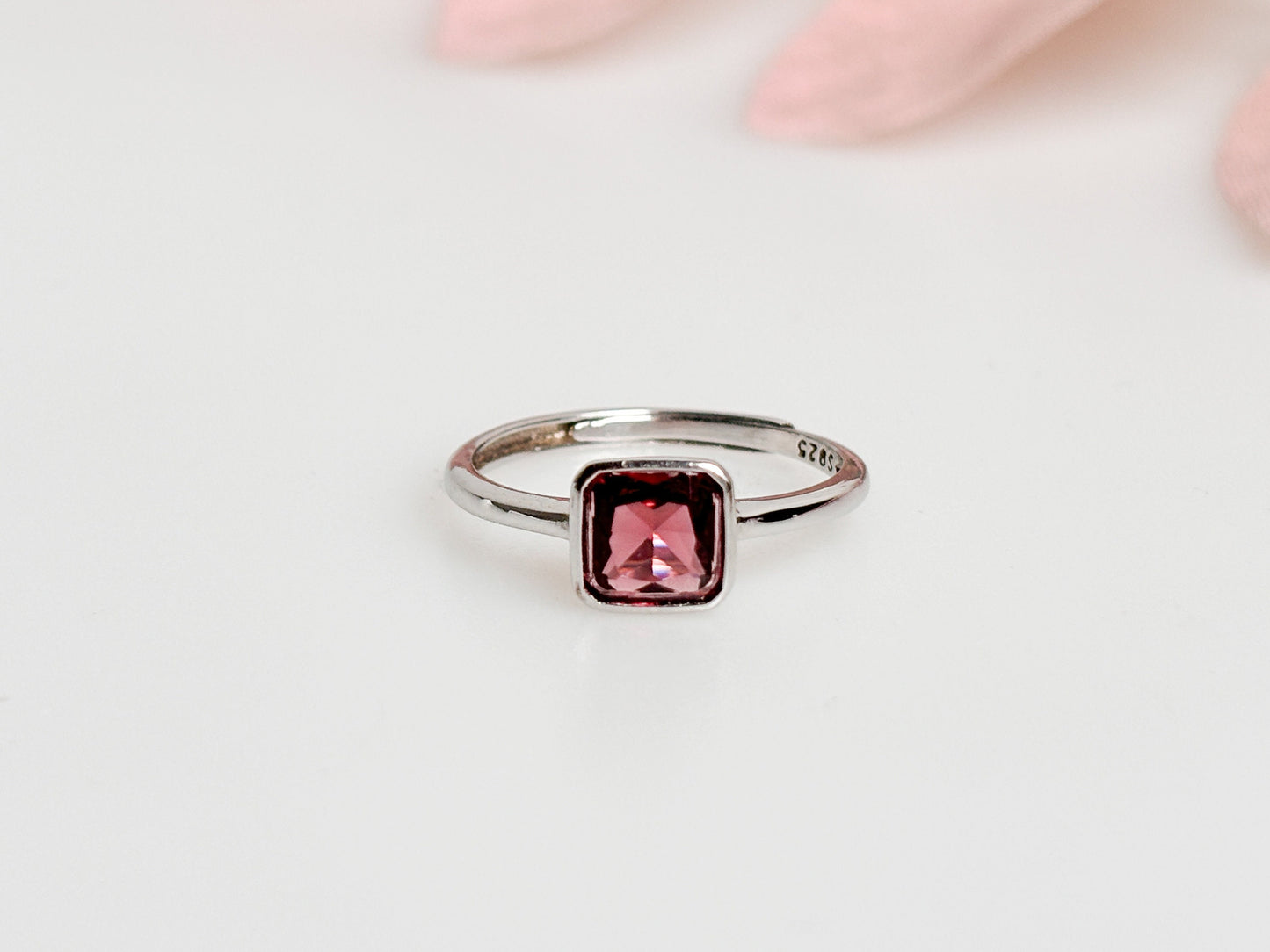 Elegant red garnet silver ring 925 - gemstone ring - timeless jewelry - high-quality 925 silver - gift idea