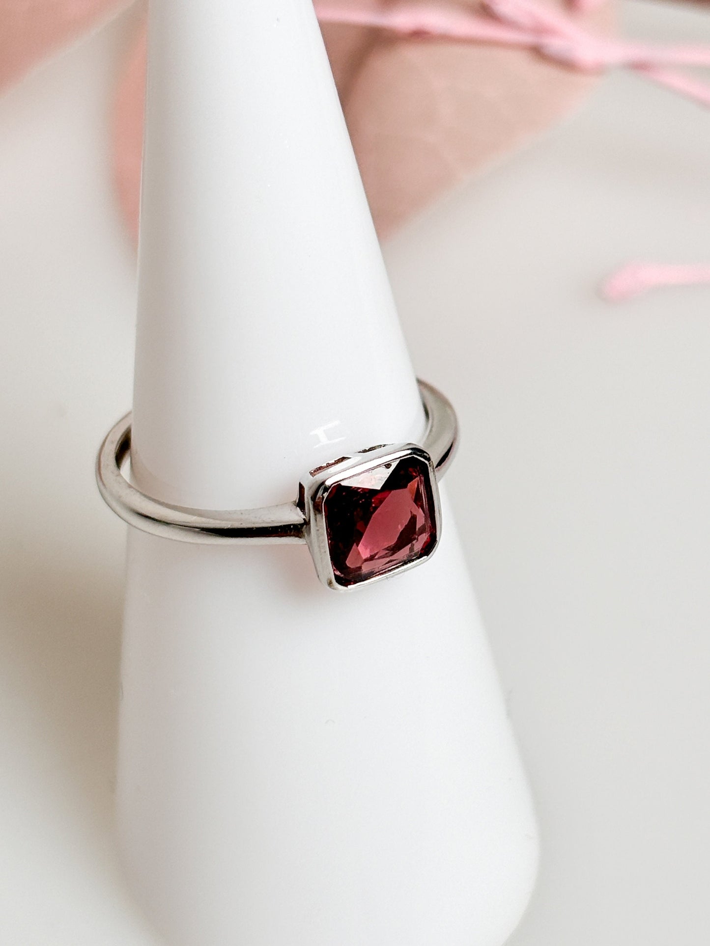 Elegant red garnet silver ring 925 - gemstone ring - timeless jewelry - high-quality 925 silver - gift idea