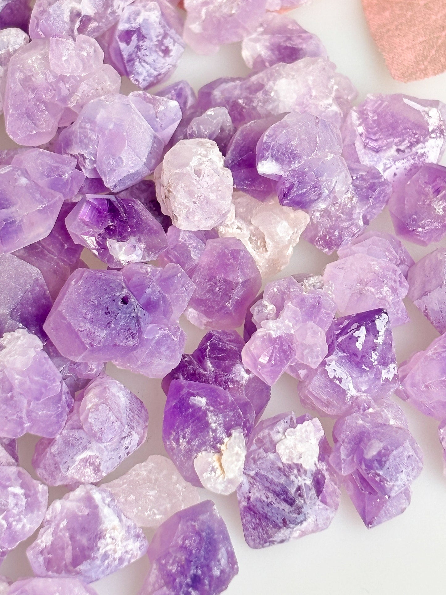 Amethyst rough stone chips small – Perfect for water energization & decoration – Energetic healing stones for the home