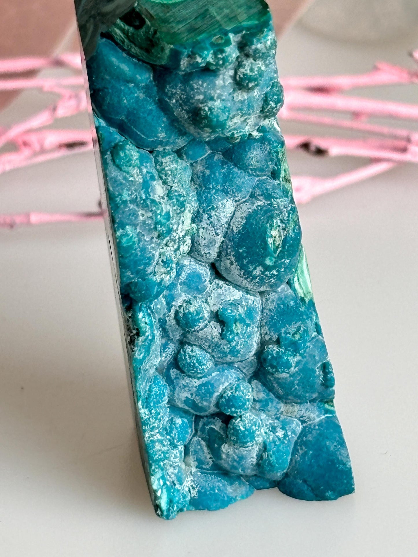 High-quality tower made of chrysocolla and malachite with fascinating druzy side, energy and healing stone