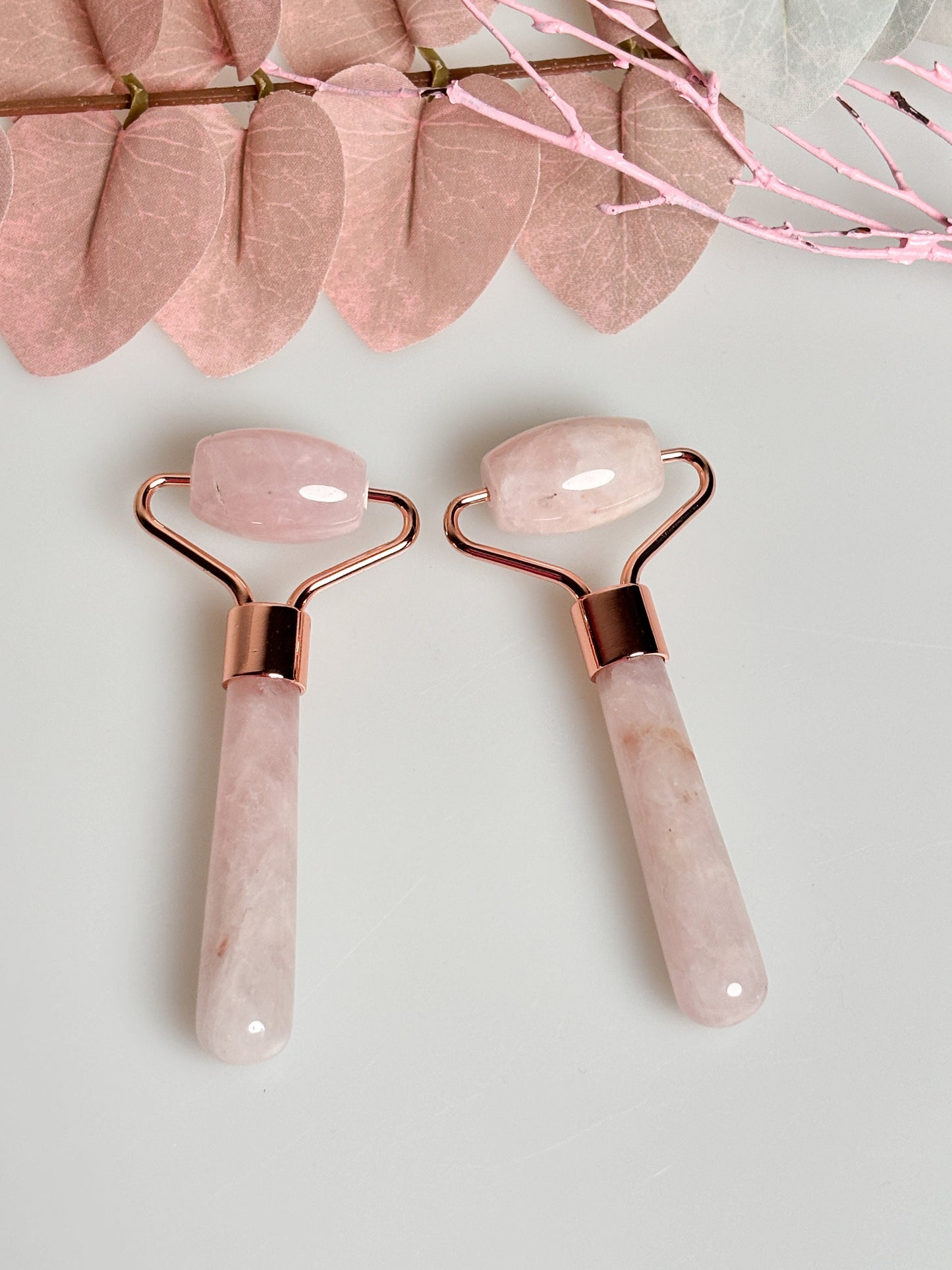 Rose quartz massage roller for the face - small & ideal for on the go | Handy facial massager