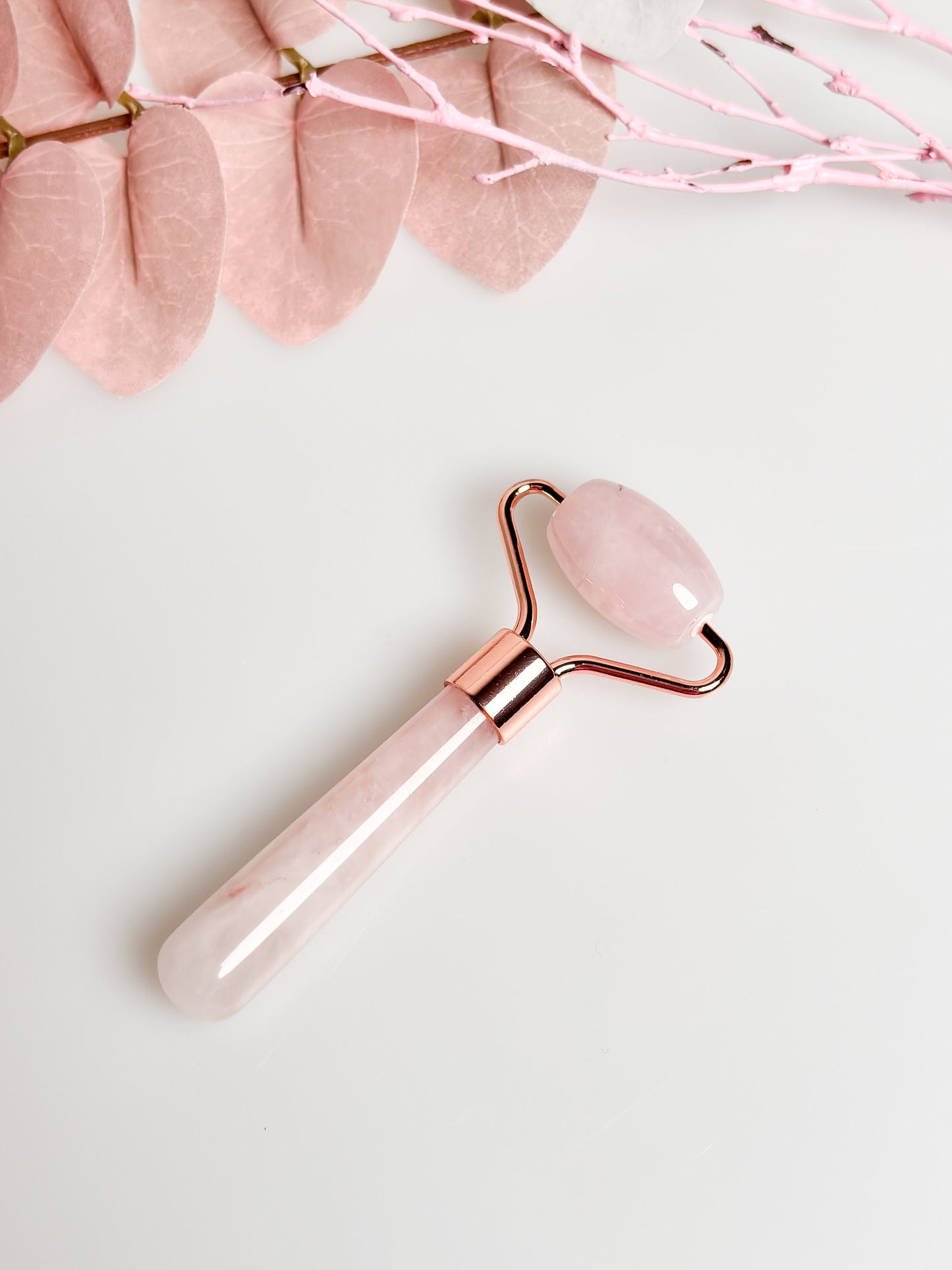 Rose quartz massage roller for the face - small & ideal for on the go | Handy facial massager