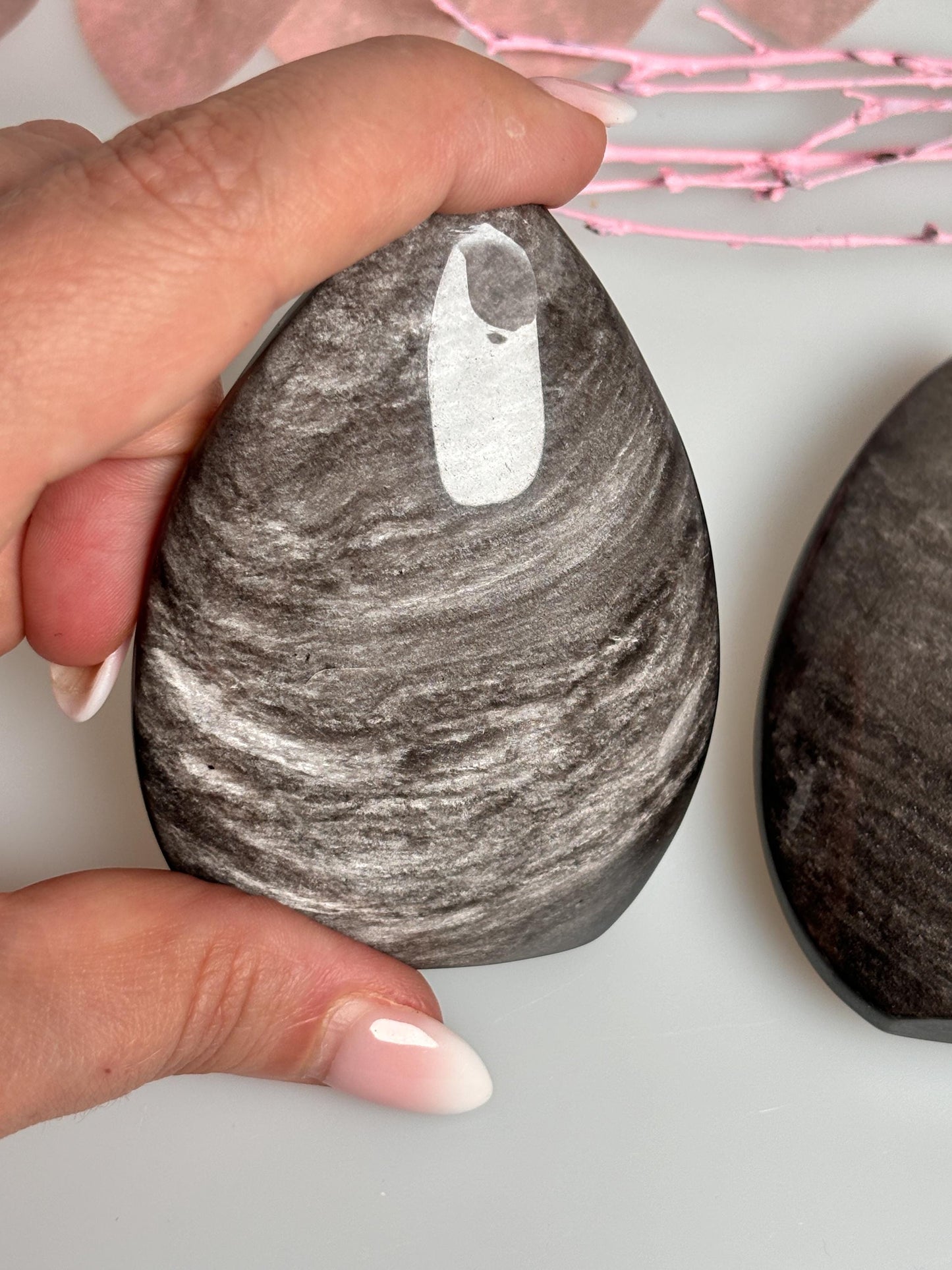 Silber Obsidian Teardrop Freiform - Schöner Flash, Dekorativ, 8 cm Hoch, Einzigartiges Stück für Ihre Sammlung