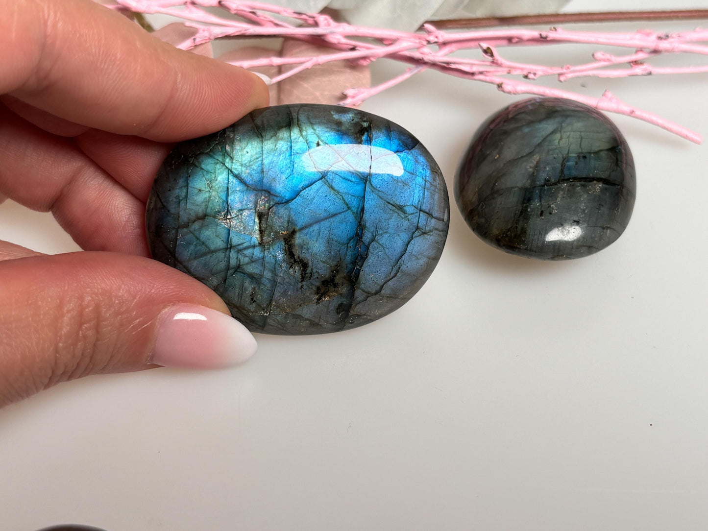 Pocket stone Labradorite with great flash, lucky charm, palmstone, gemstone, unique