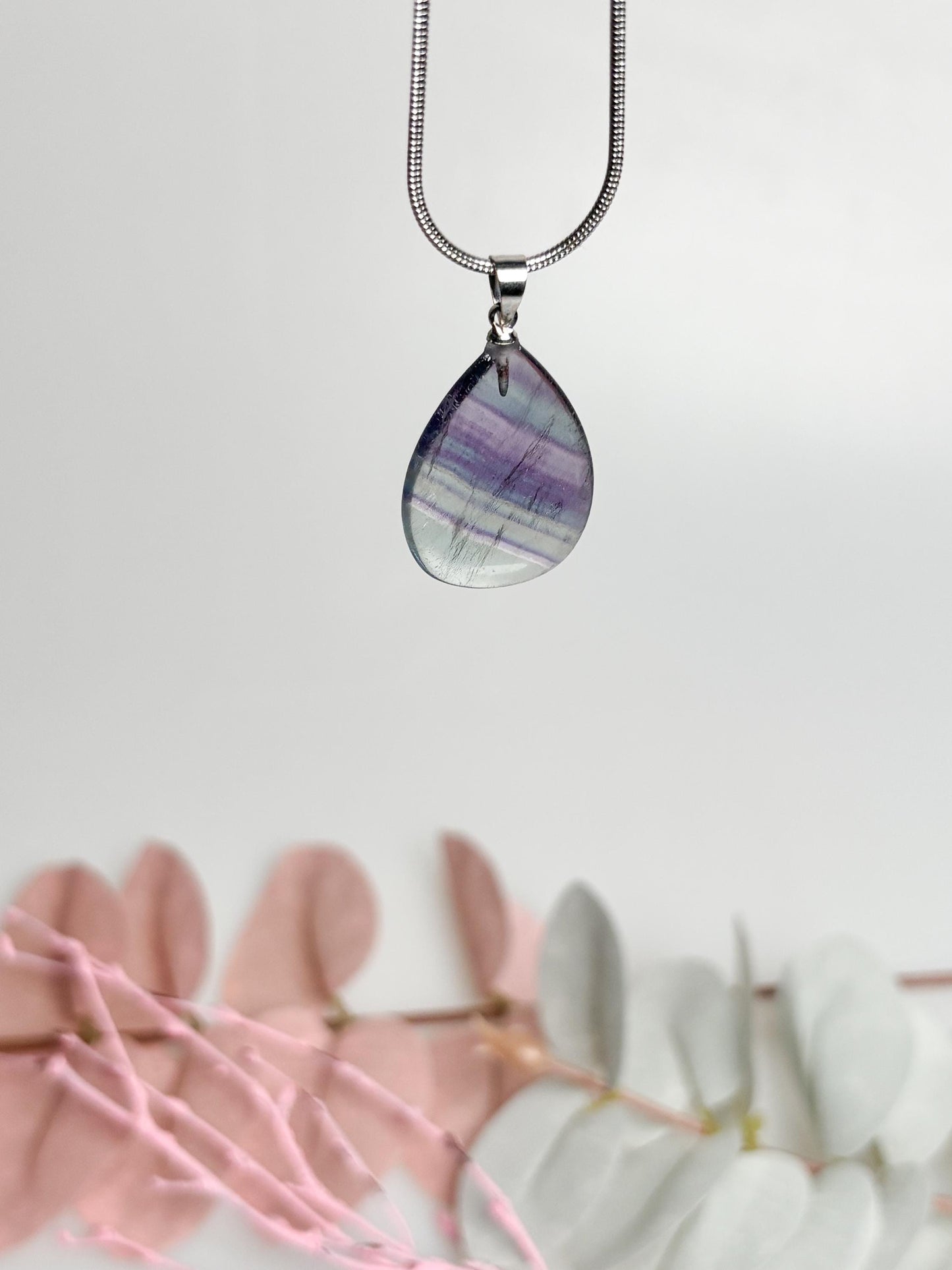 Regenbogenfluorit Tropfen Kettenanhänger – Natürlicher Fluorit Schmuck, Einzigartiges Design