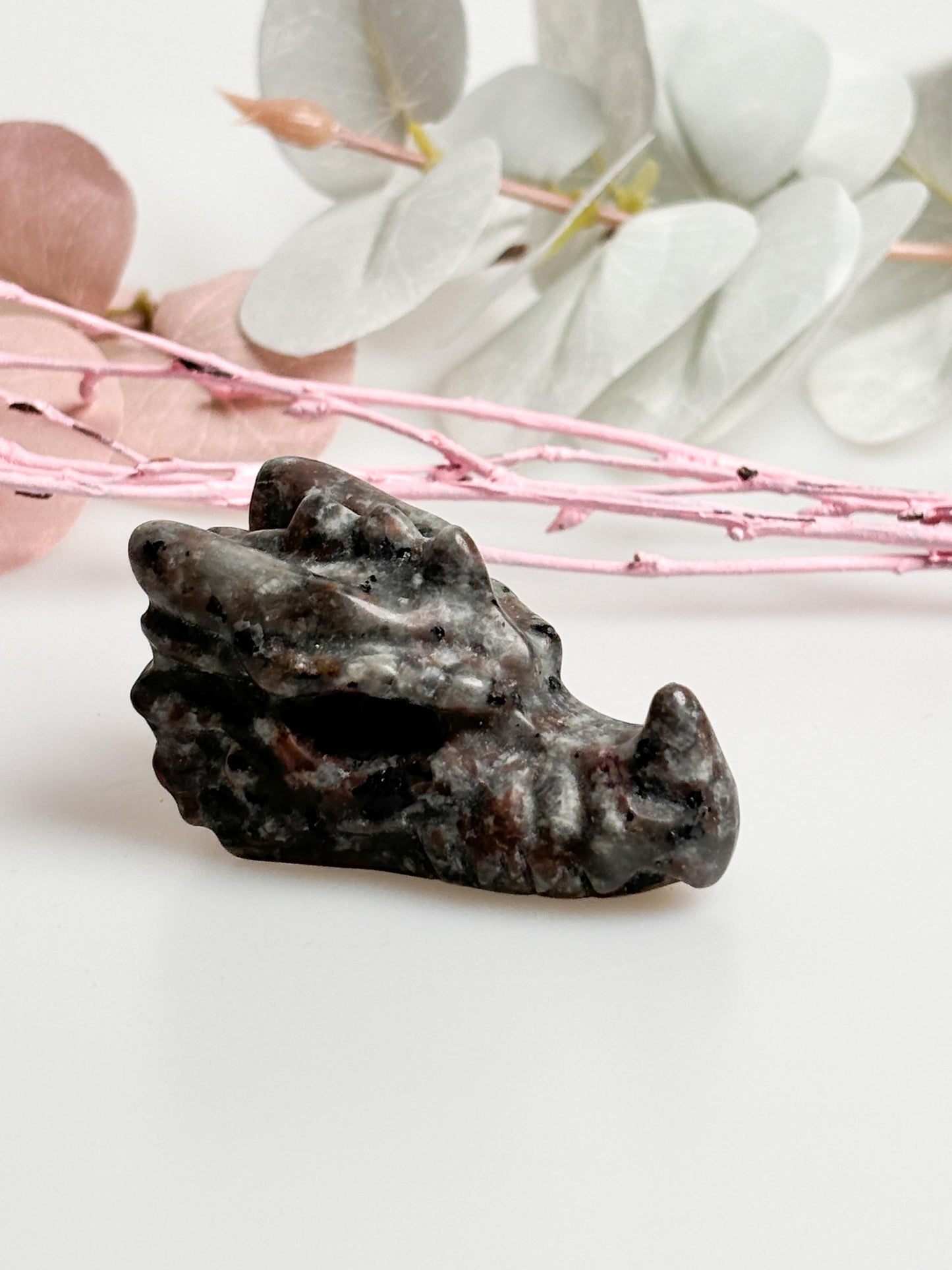 Drachenkopf Carving aus Yooperlite,Größe ca. 5,1x2,6 cm, Einzigartige Dekoration, Spirituelles Geschenk