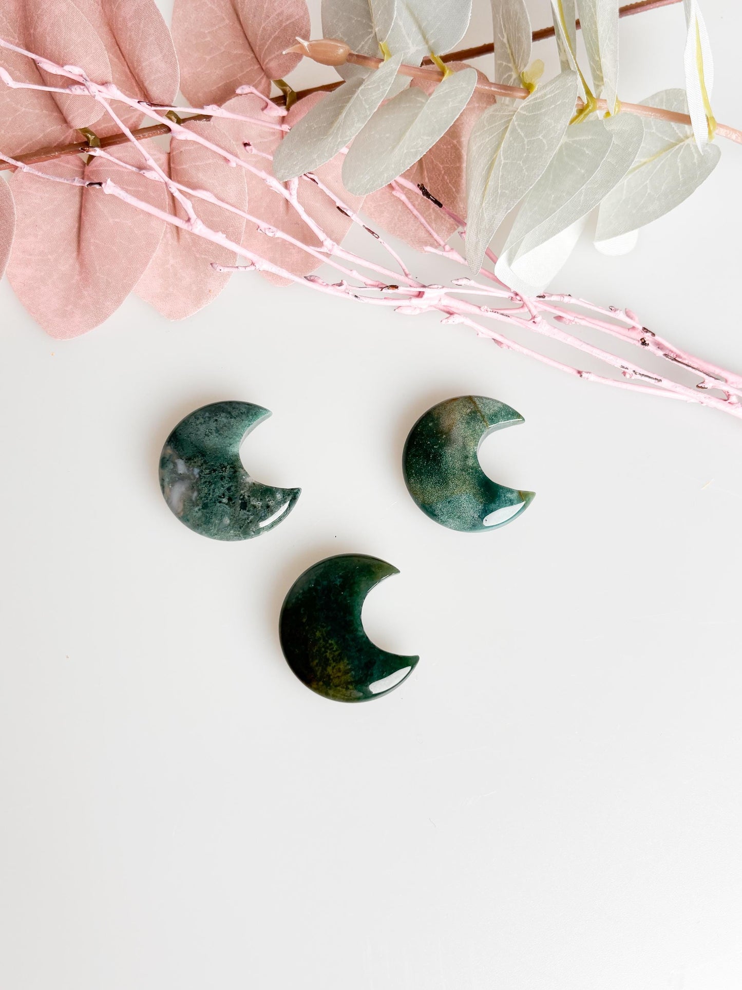 Small Moss Agate Moon Carving – Beautiful decoration for spirituality & home, handcrafted precious detail for your home