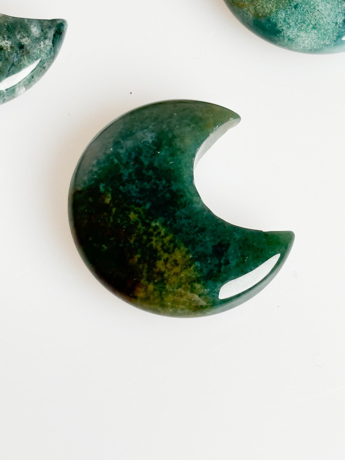 Small Moss Agate Moon Carving – Beautiful decoration for spirituality & home, handcrafted precious detail for your home
