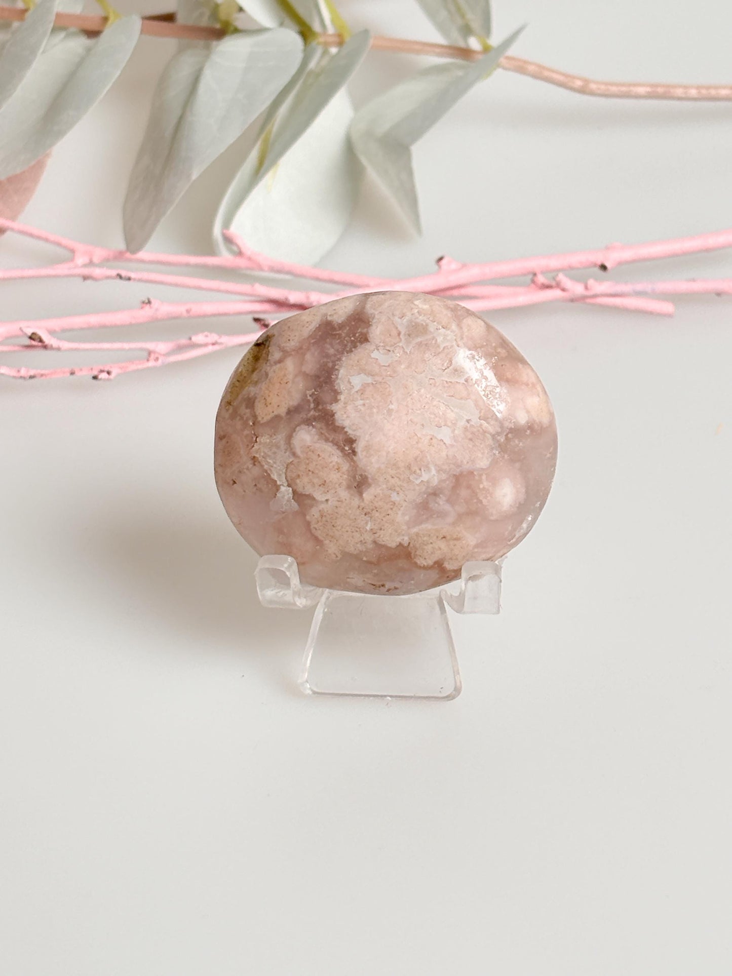 Flower Agate Palmstone with beautiful flowers and sparkling druses – Unique natural art for meditation and decoration