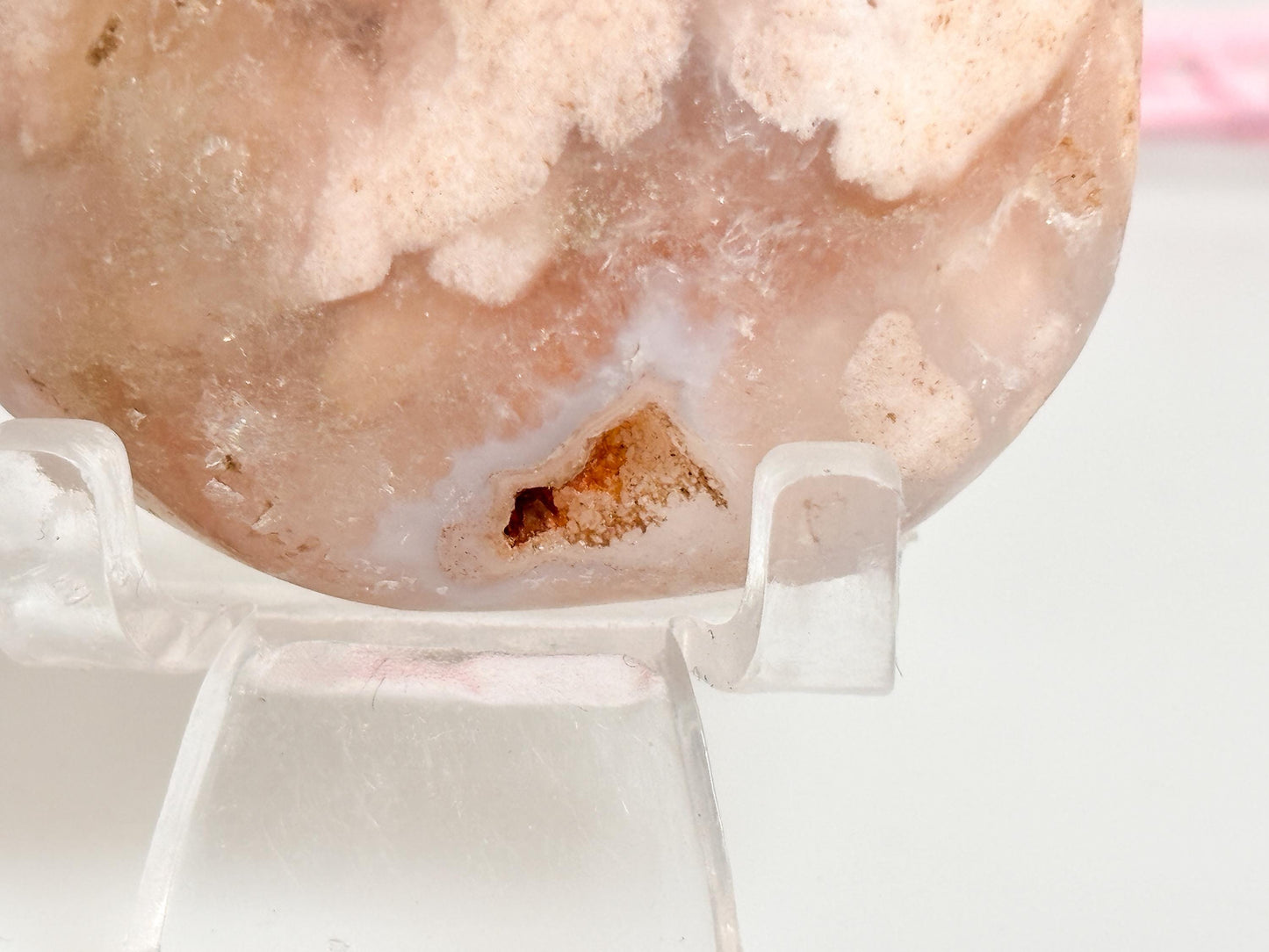 Flower Agate Palmstone with beautiful flowers and sparkling druses – Unique natural art for meditation and decoration