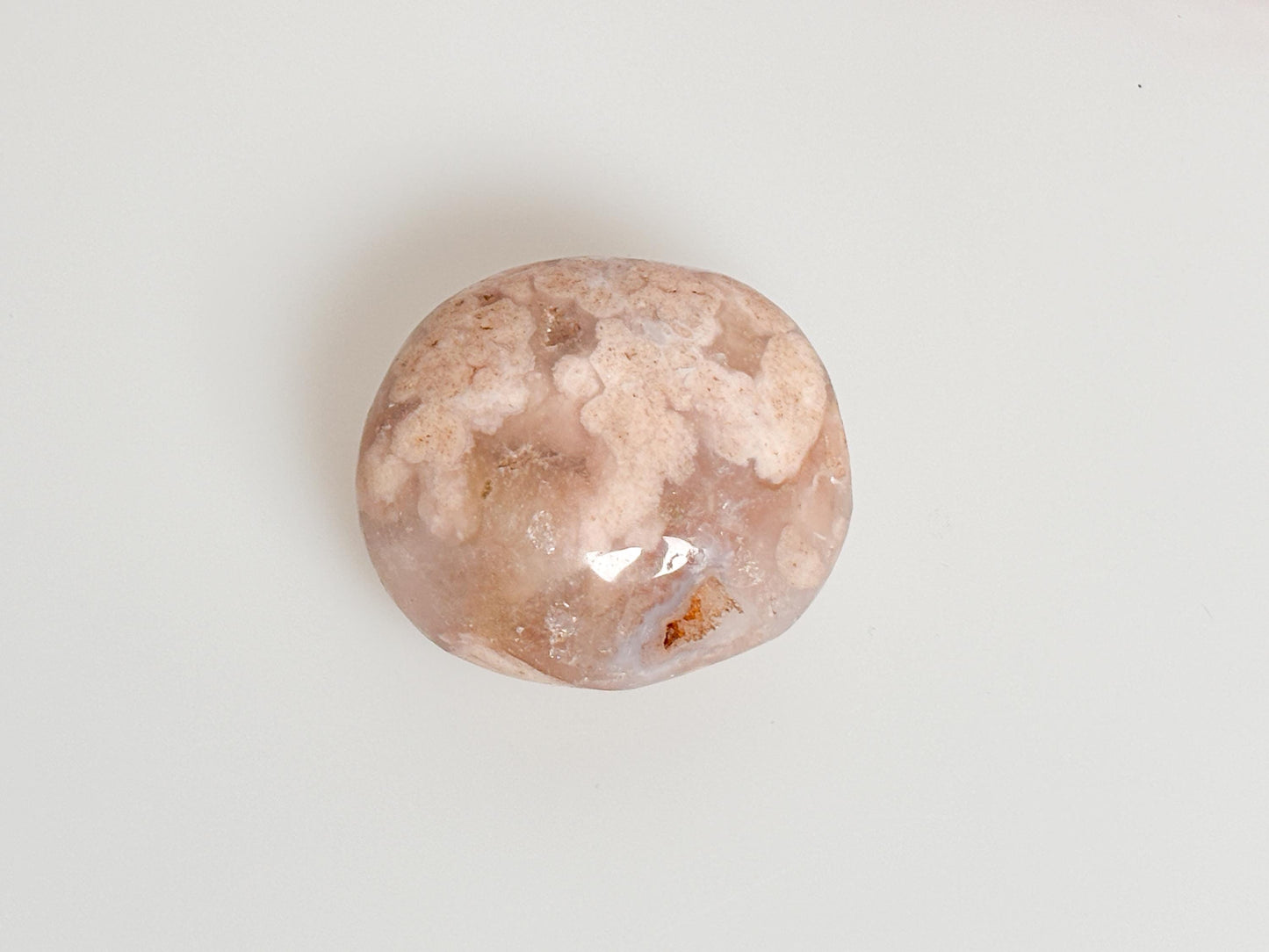 Flower Agate Palmstone with beautiful flowers and sparkling druses – Unique natural art for meditation and decoration