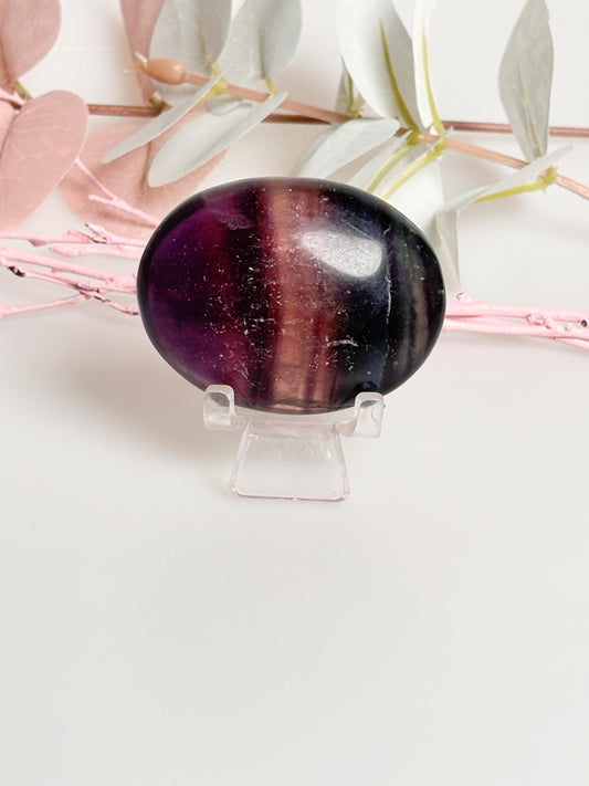 Beautiful Fluorite Palmstone with Unique Banding – Handmade, 82 g, for Meditation, Energy Work and Decoration