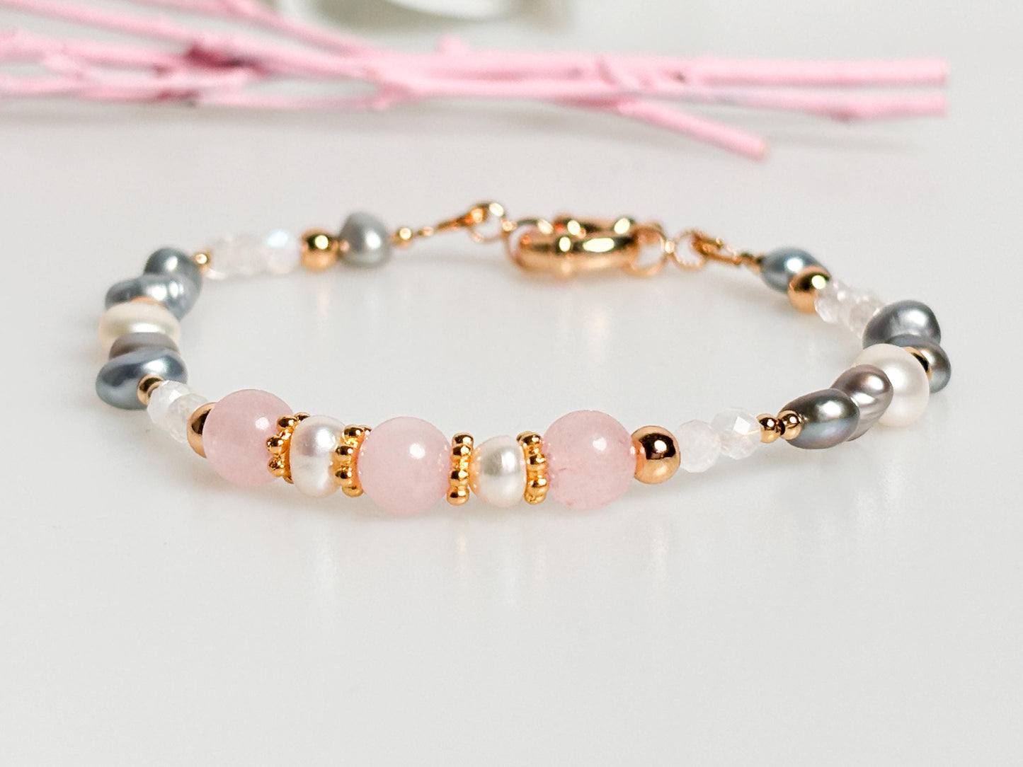 Boho pearl bracelet with real freshwater pearls, rose quartz & moonstone - Elegant jewelry for your spiritual well-being