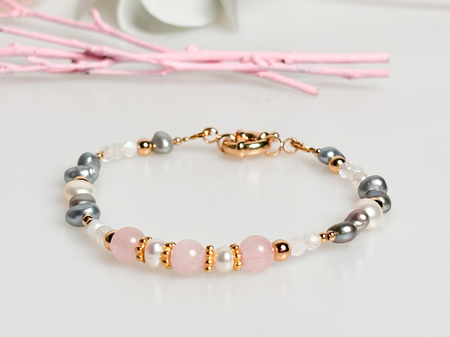 Boho pearl bracelet with real freshwater pearls, rose quartz & moonstone - Elegant jewelry for your spiritual well-being