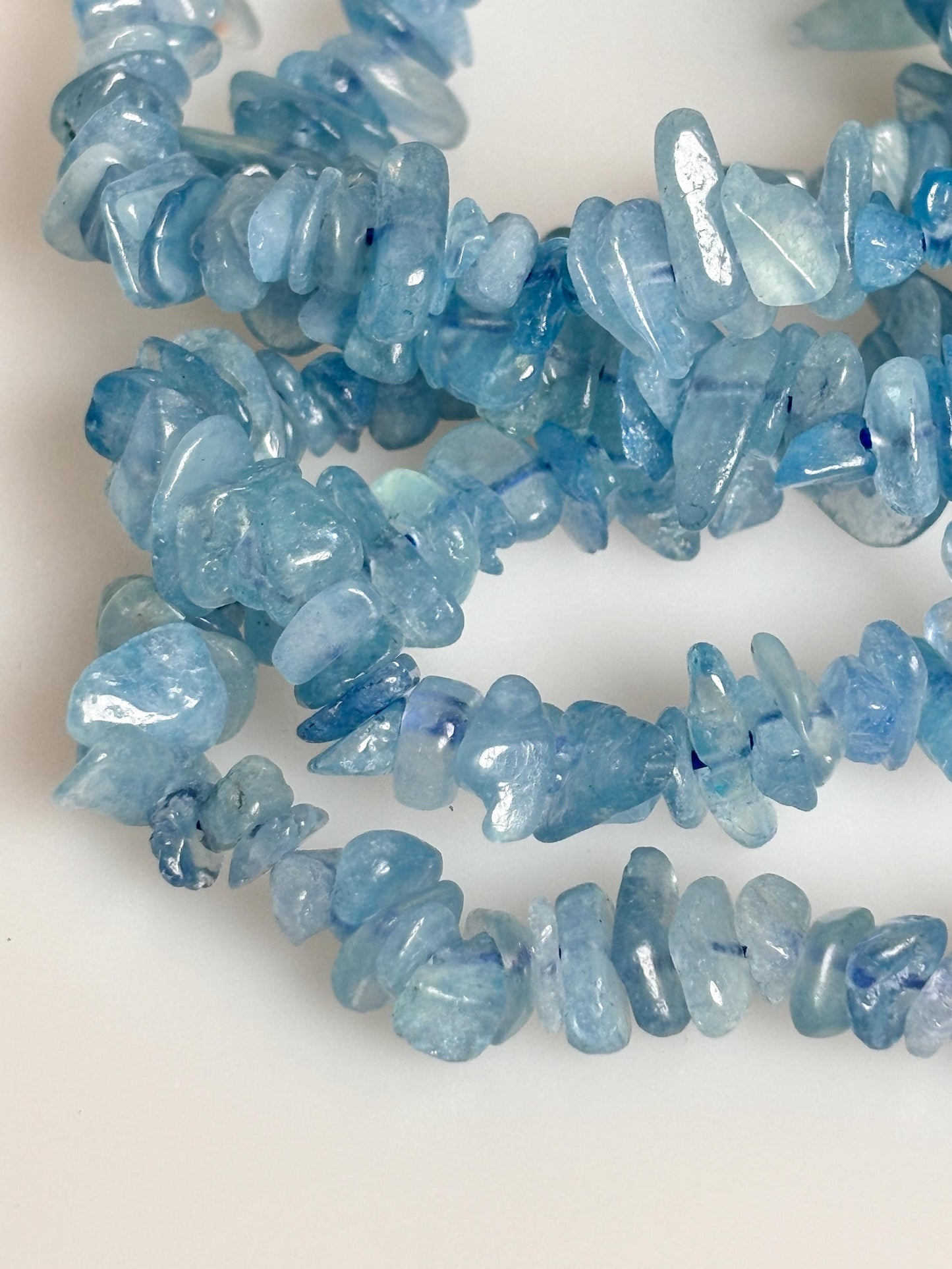 Elastic Aquamarine Chip Bracelet – Natural Gemstone, Handmade, Calming Effect, Perfect Gift