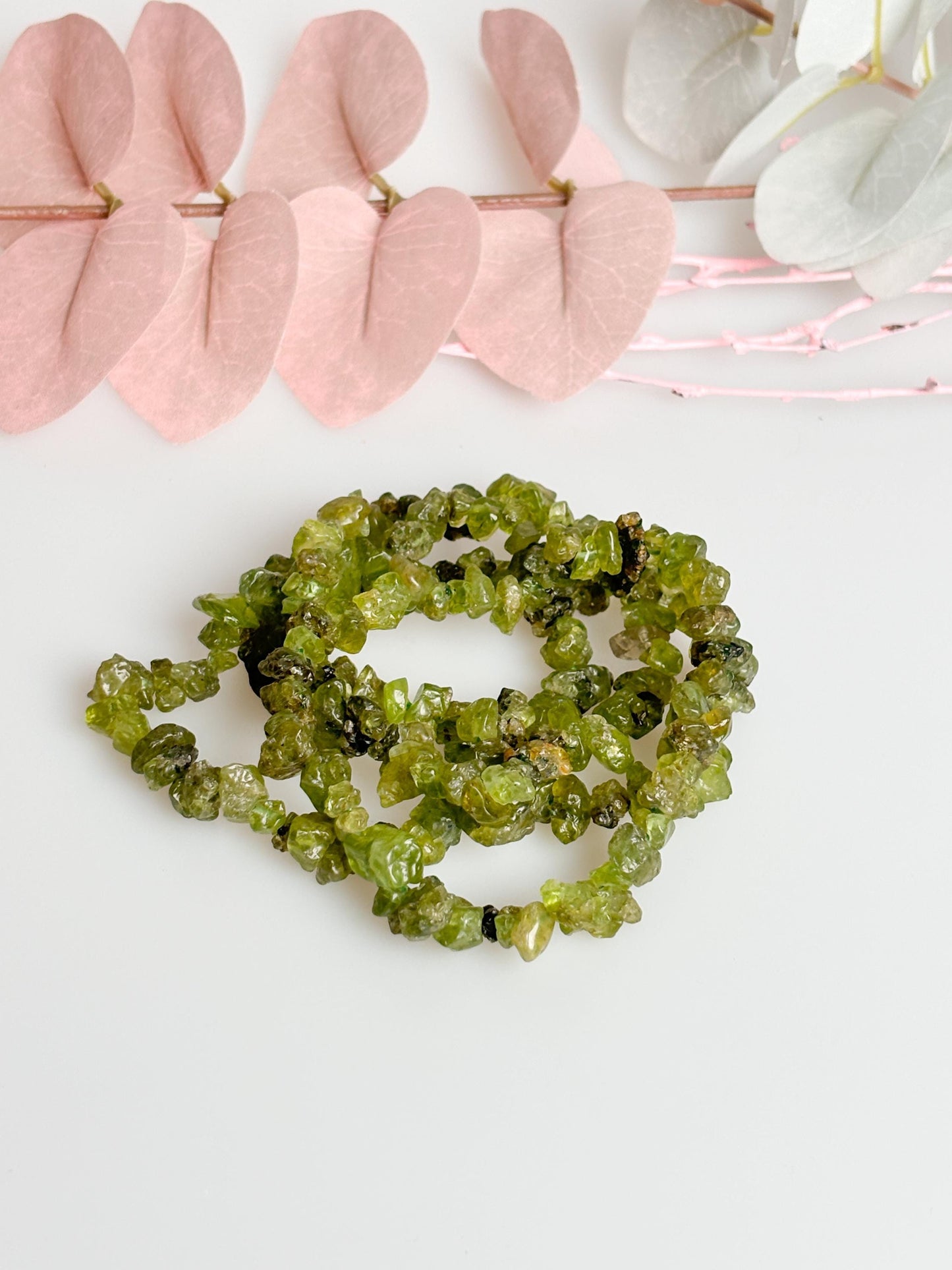 Elastic Peridot Chip Bracelet – Real Healing Stone for Inner Balance and Prosperity – Flexible Gemstone Bracelet