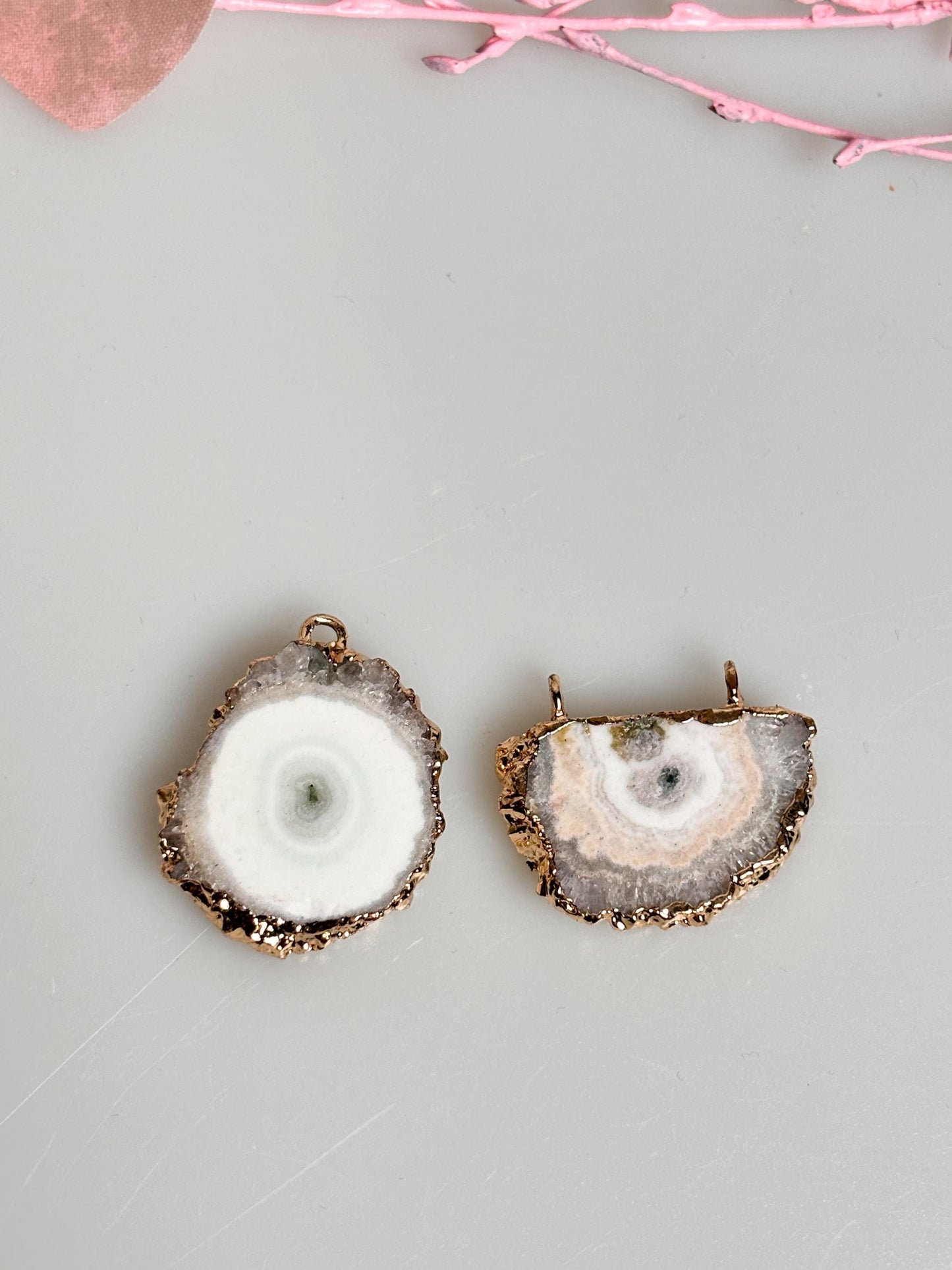 Elegant necklace pendant made of Druzy agate disc with gold border – unique piece of jewelry and perfect gift