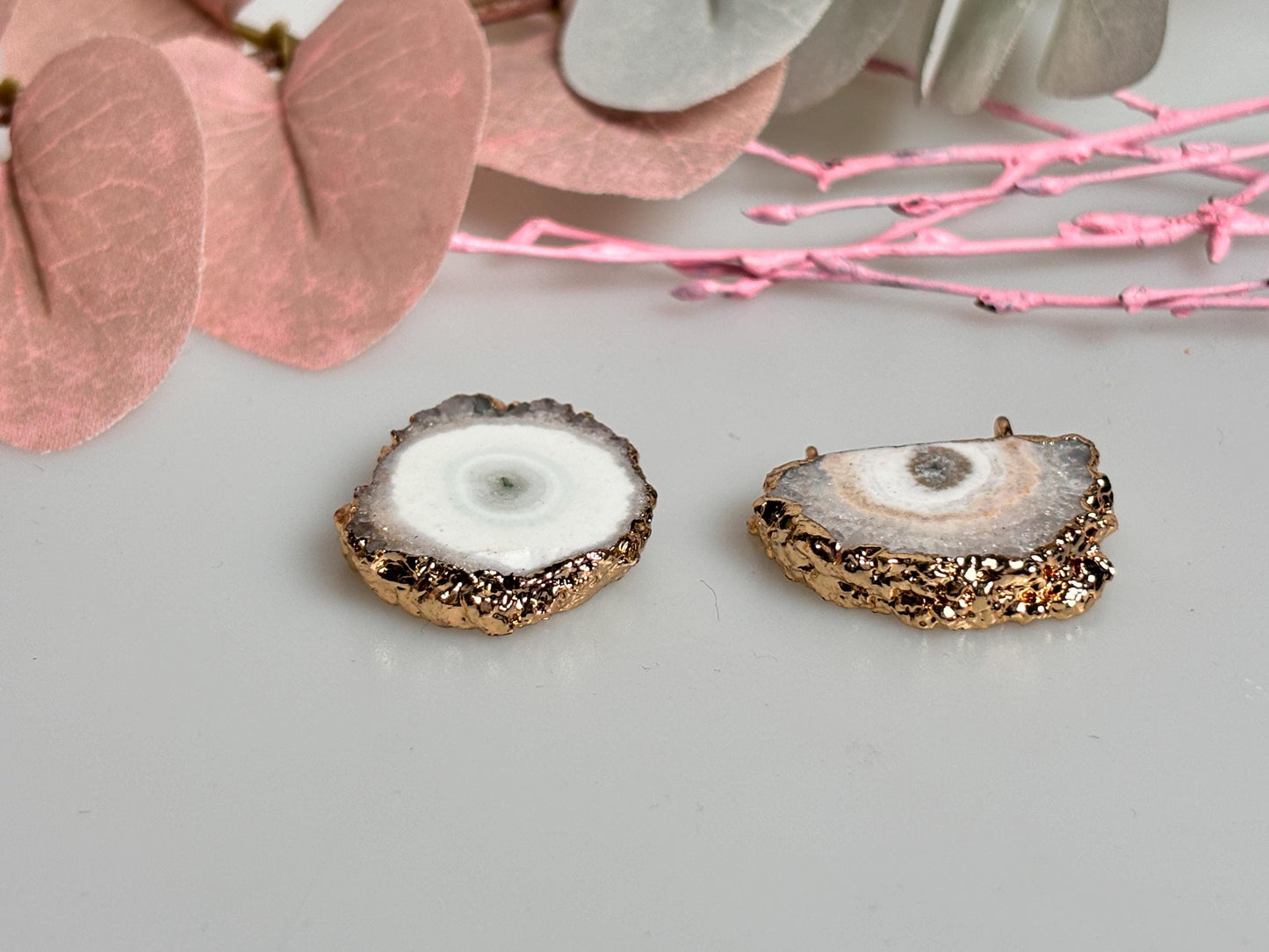 Elegant necklace pendant made of Druzy agate disc with gold border – unique piece of jewelry and perfect gift