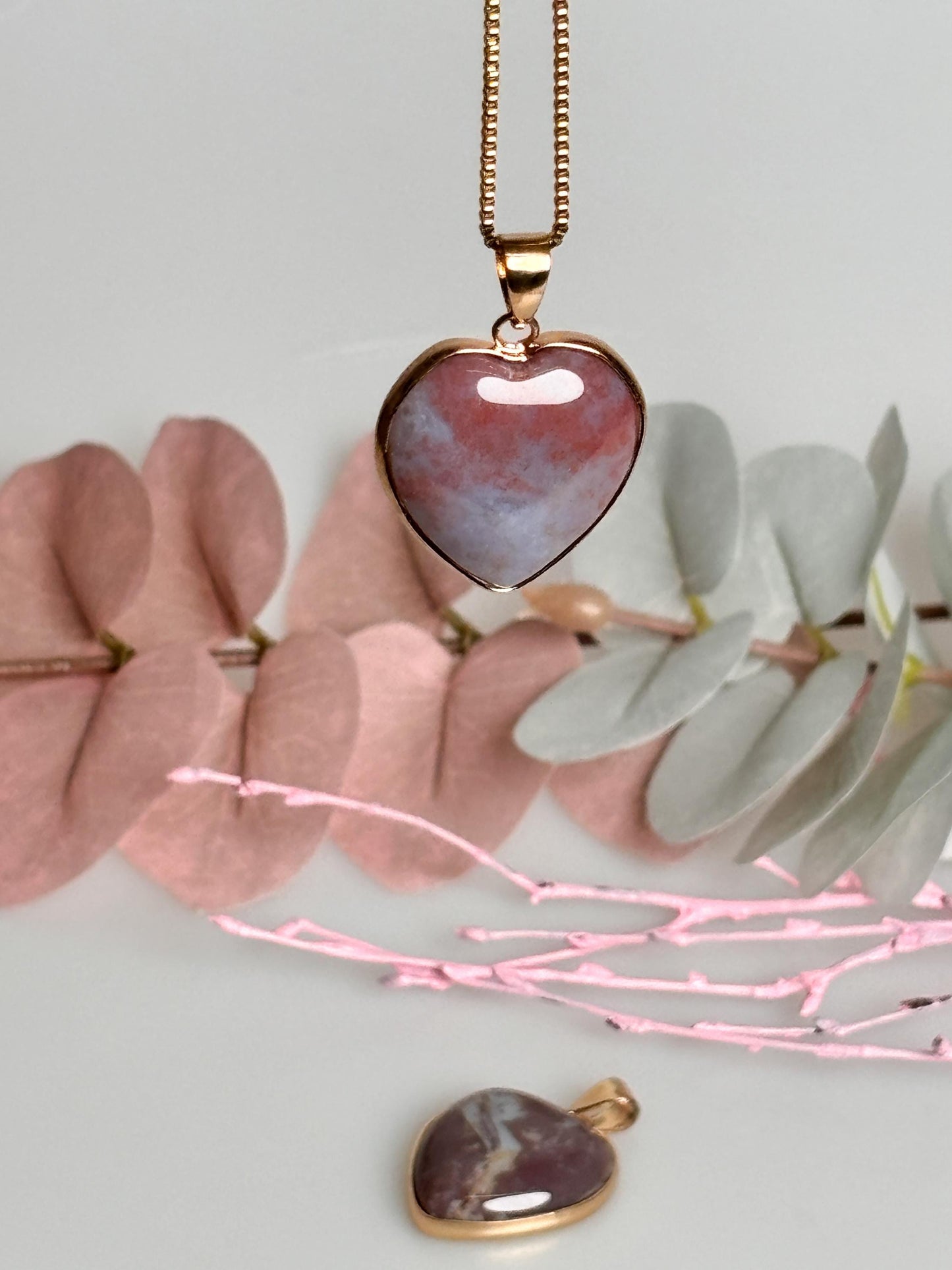 Ocean Jasper heart pendant with great drawing in gold-colored setting – gemstone jewelry for women