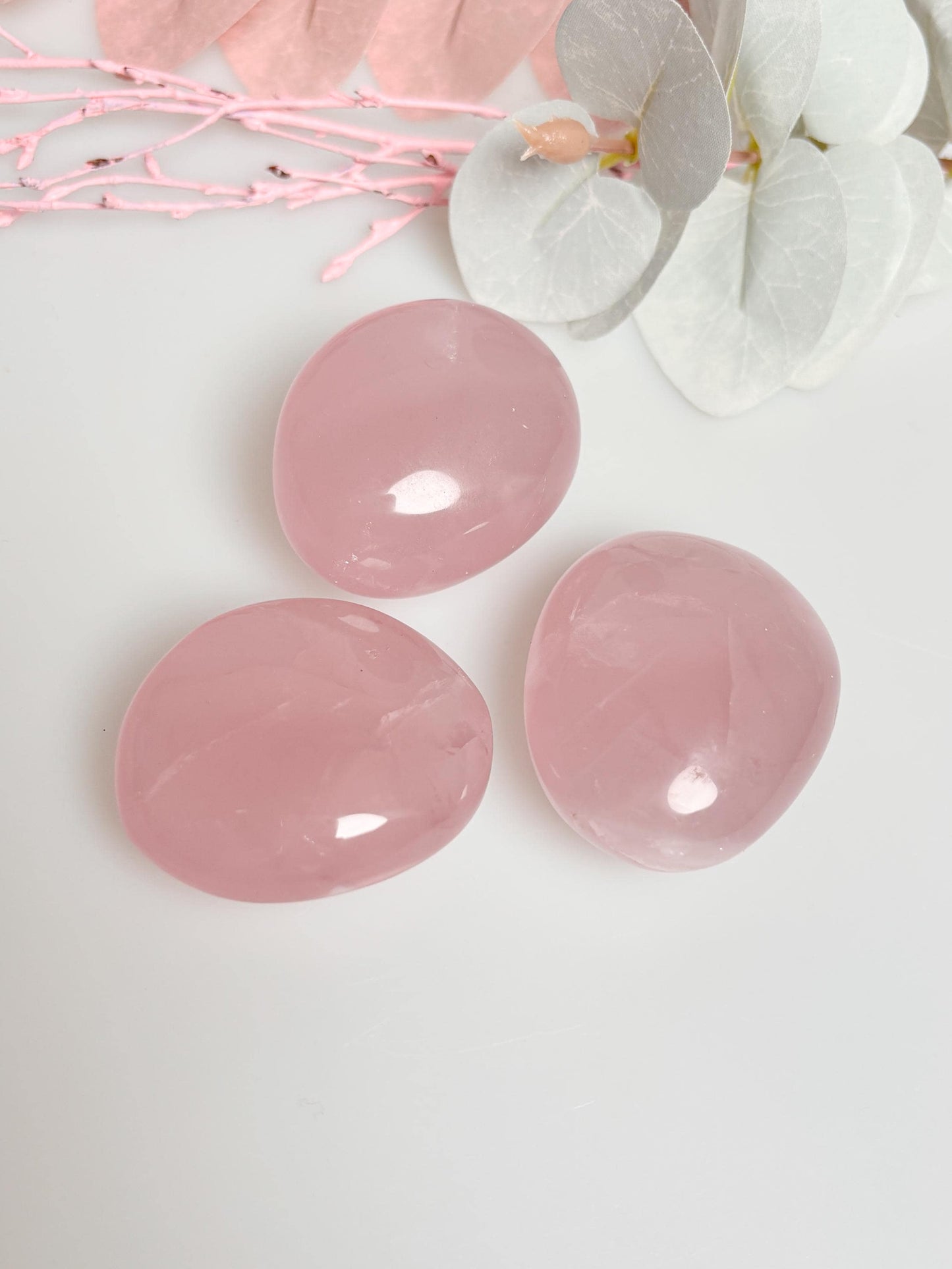 Beautiful rose quartz palmstones with rainbow effect – healing stones for harmony and love