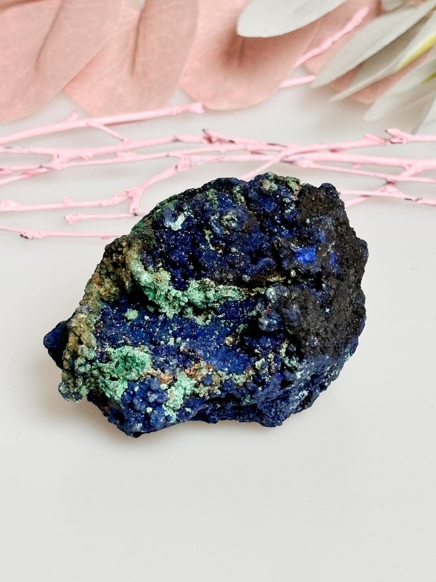 Azurit Natursteinstück mit schöner Struktur und Glitzer - Kristallstufe, einzigartiges Mineral für Sammler und Dekoration