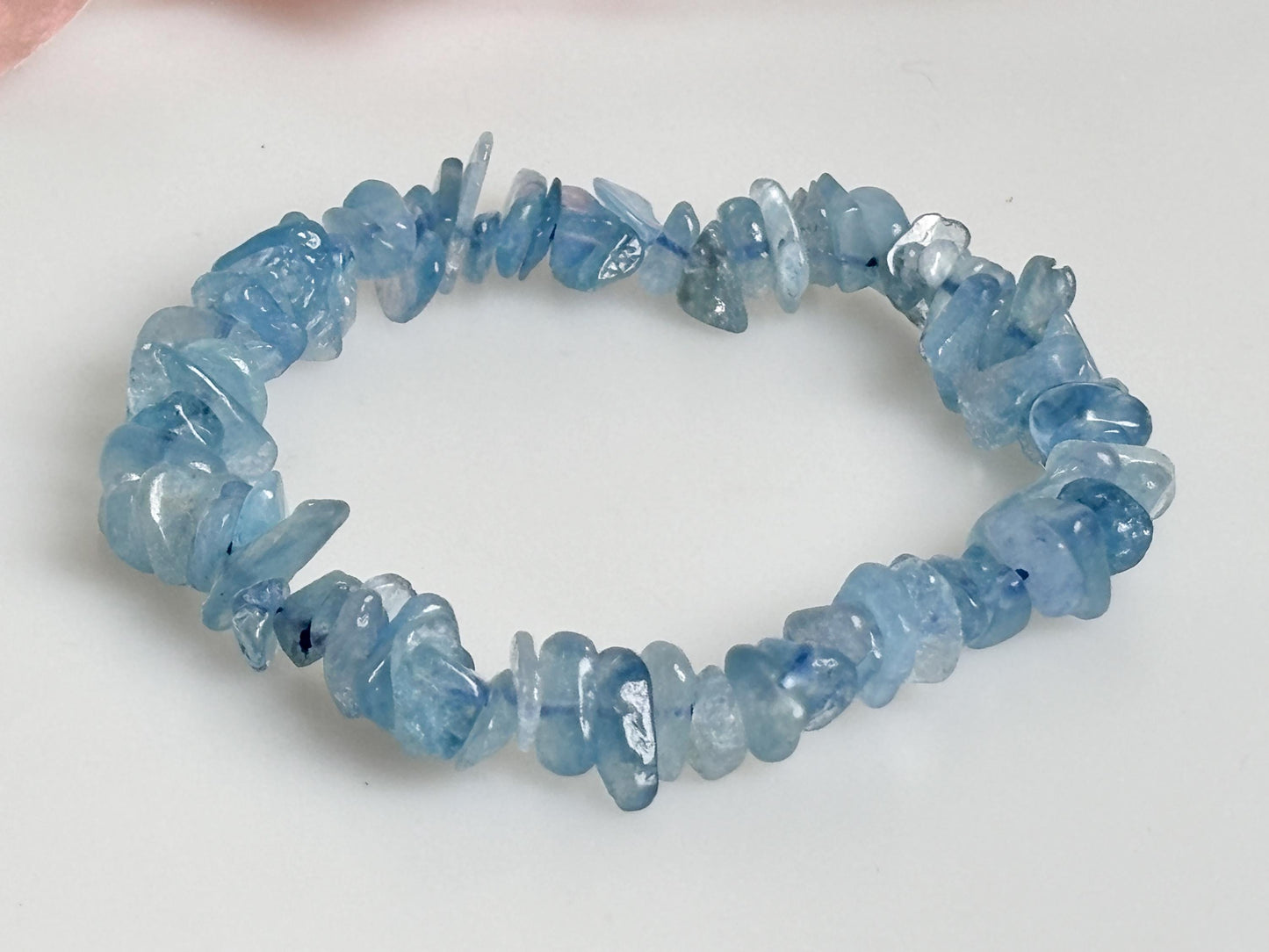 Elastic Aquamarine Chip Bracelet – Natural Gemstone, Handmade, Calming Effect, Perfect Gift