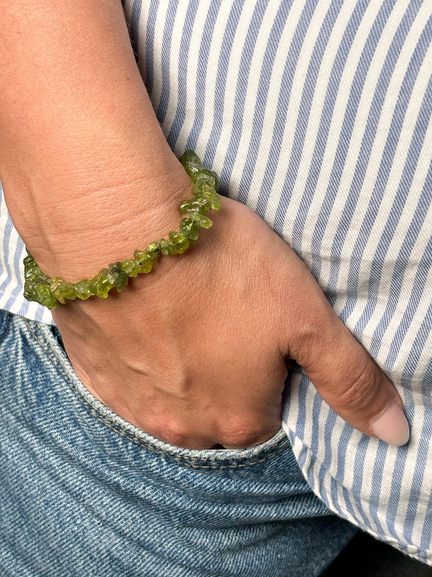 Elastic Peridot Chip Bracelet – Real Healing Stone for Inner Balance and Prosperity – Flexible Gemstone Bracelet
