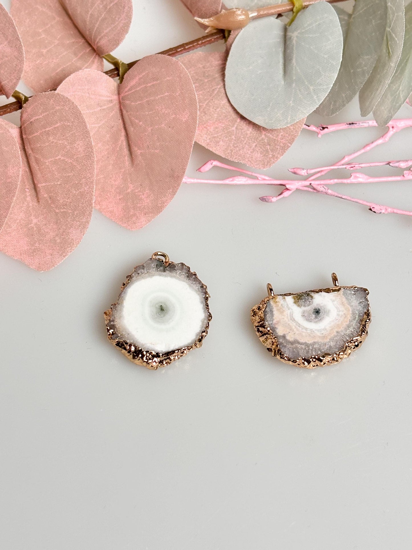 Elegant necklace pendant made of Druzy agate disc with gold border – unique piece of jewelry and perfect gift