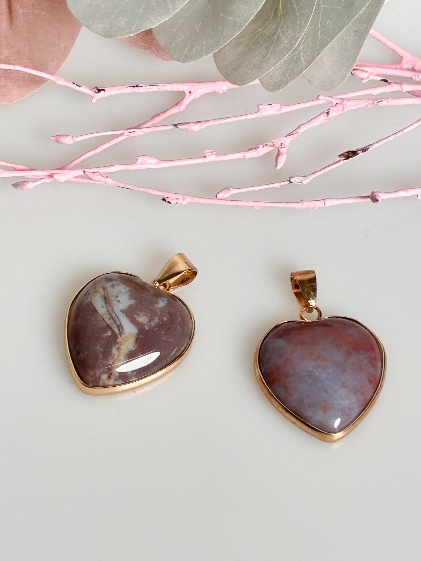 Ocean Jasper heart pendant with great drawing in gold-colored setting – gemstone jewelry for women